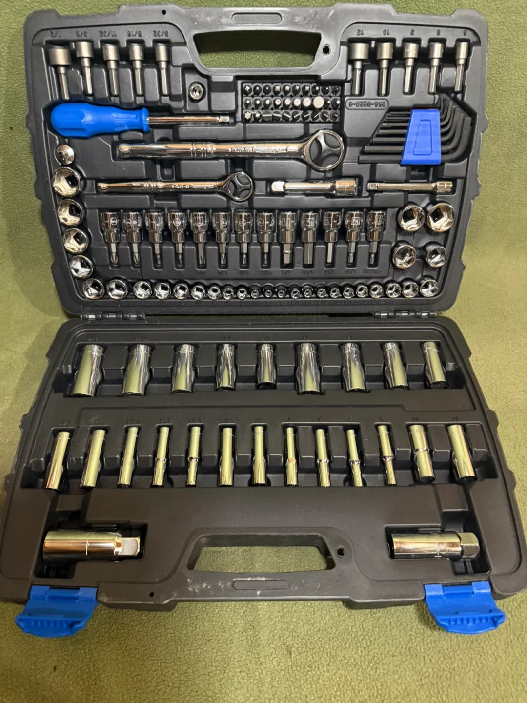 128 piece Mastercraft Socket an Tool Set image indicator(6)