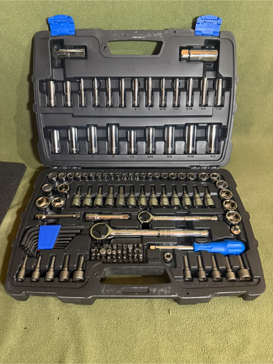 128 piece Mastercraft Socket an Tool Set - photo 2