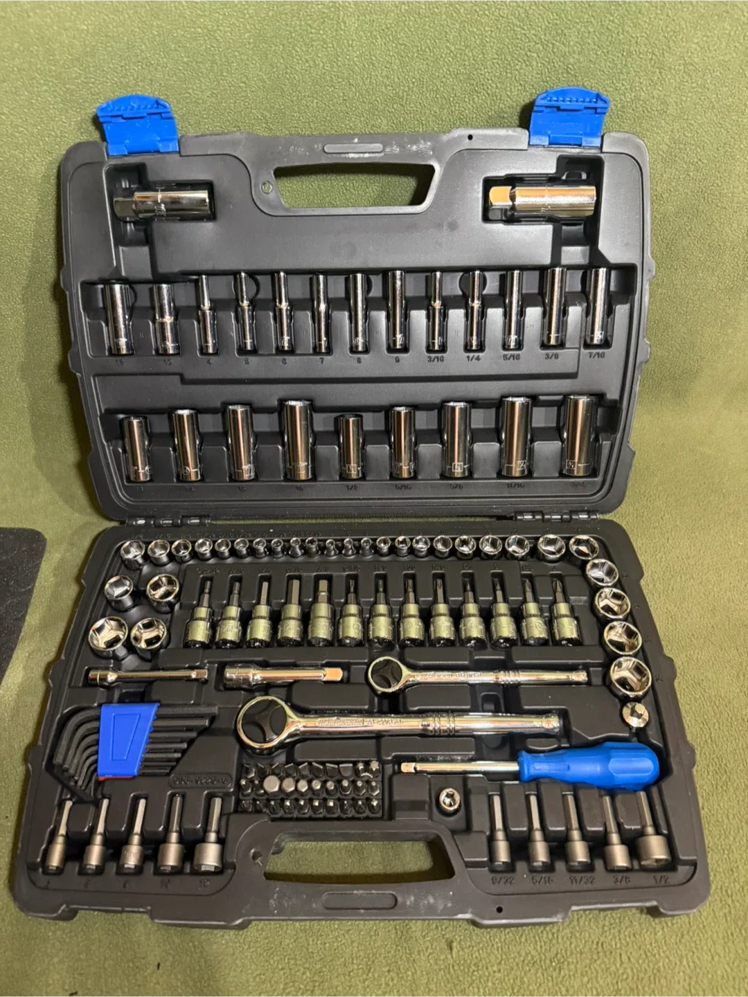 128 piece Mastercraft Socket an Tool Set image indicator(10)