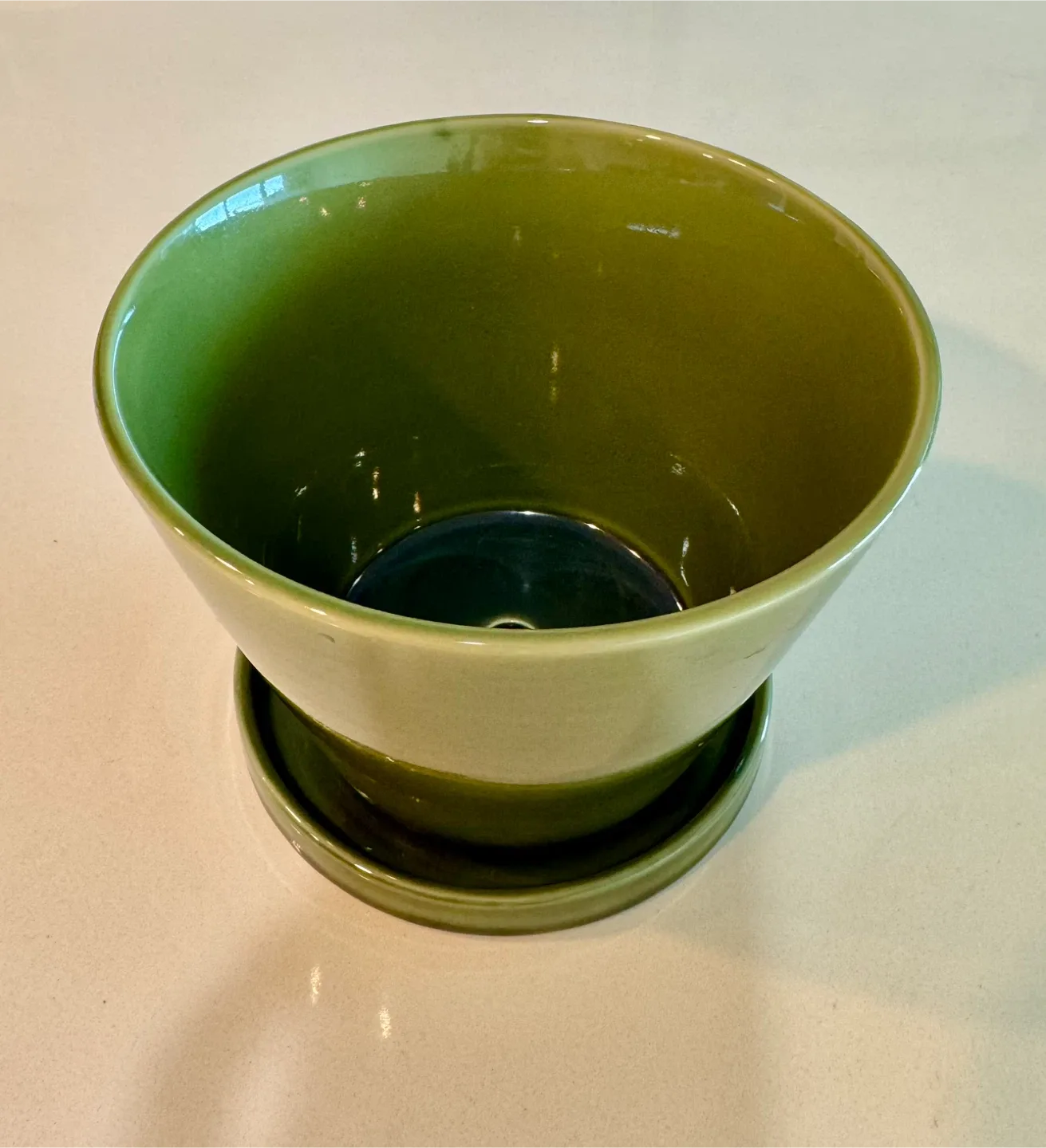 🪴Elegant Green Ceramic Planter Pot with Saucer 🪴 thumbnail