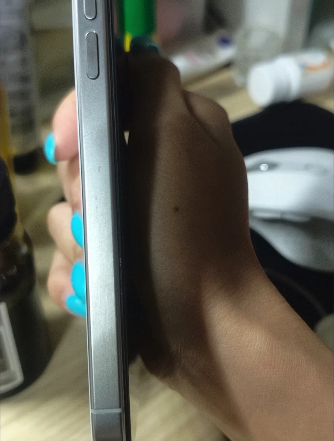 New iPhone 14 Pro Max Silver image indicator(3)