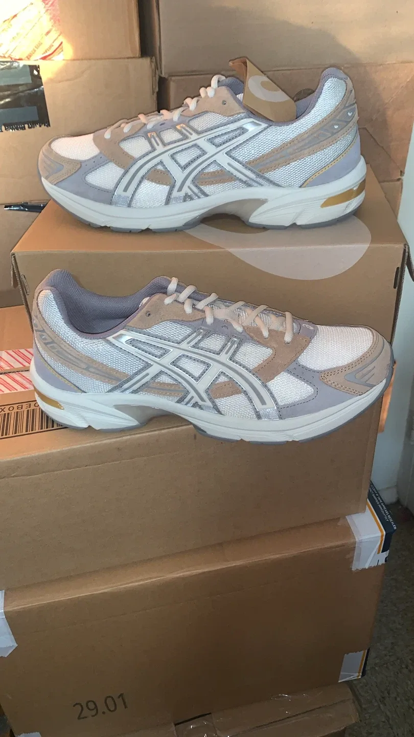Brand new men’s Asics Gel-1130 Cream/Grey size 11 thumbnail