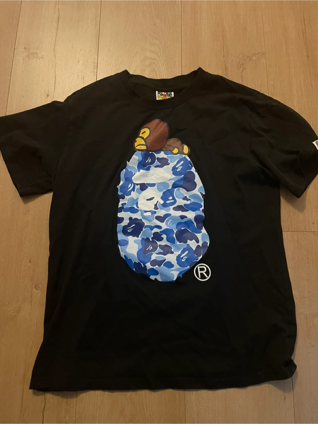 Bape tee size L(fits a bit smaller)