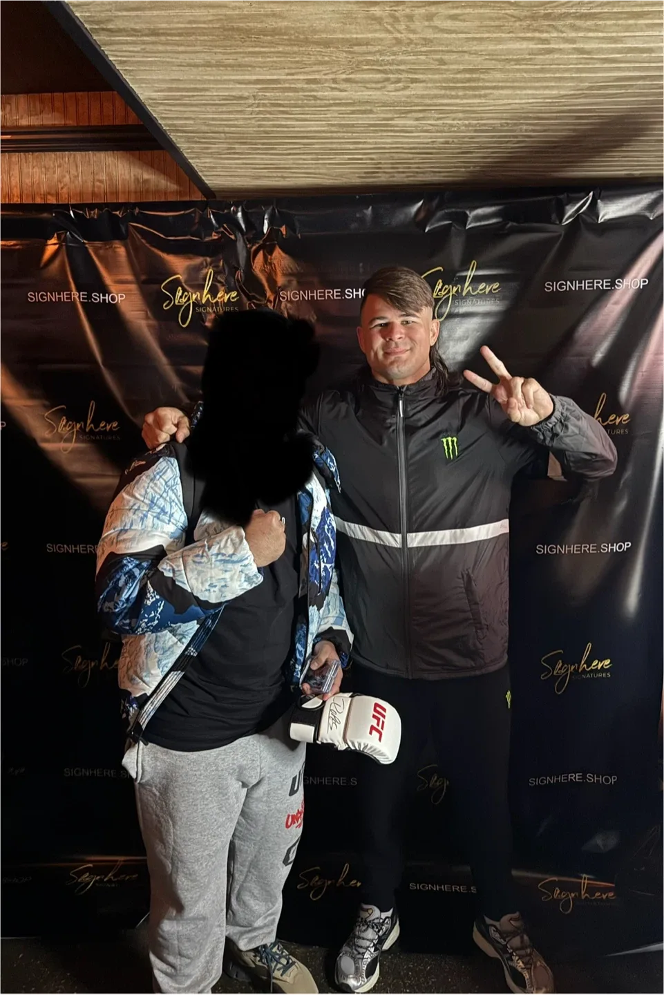 UFC Signed Gloves Diego lopes image indicator(4)