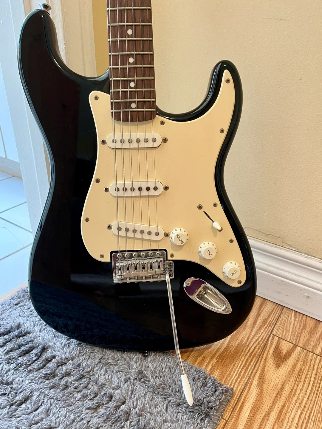 Squier Stratocaster Electric Guitar - Black thumbnail