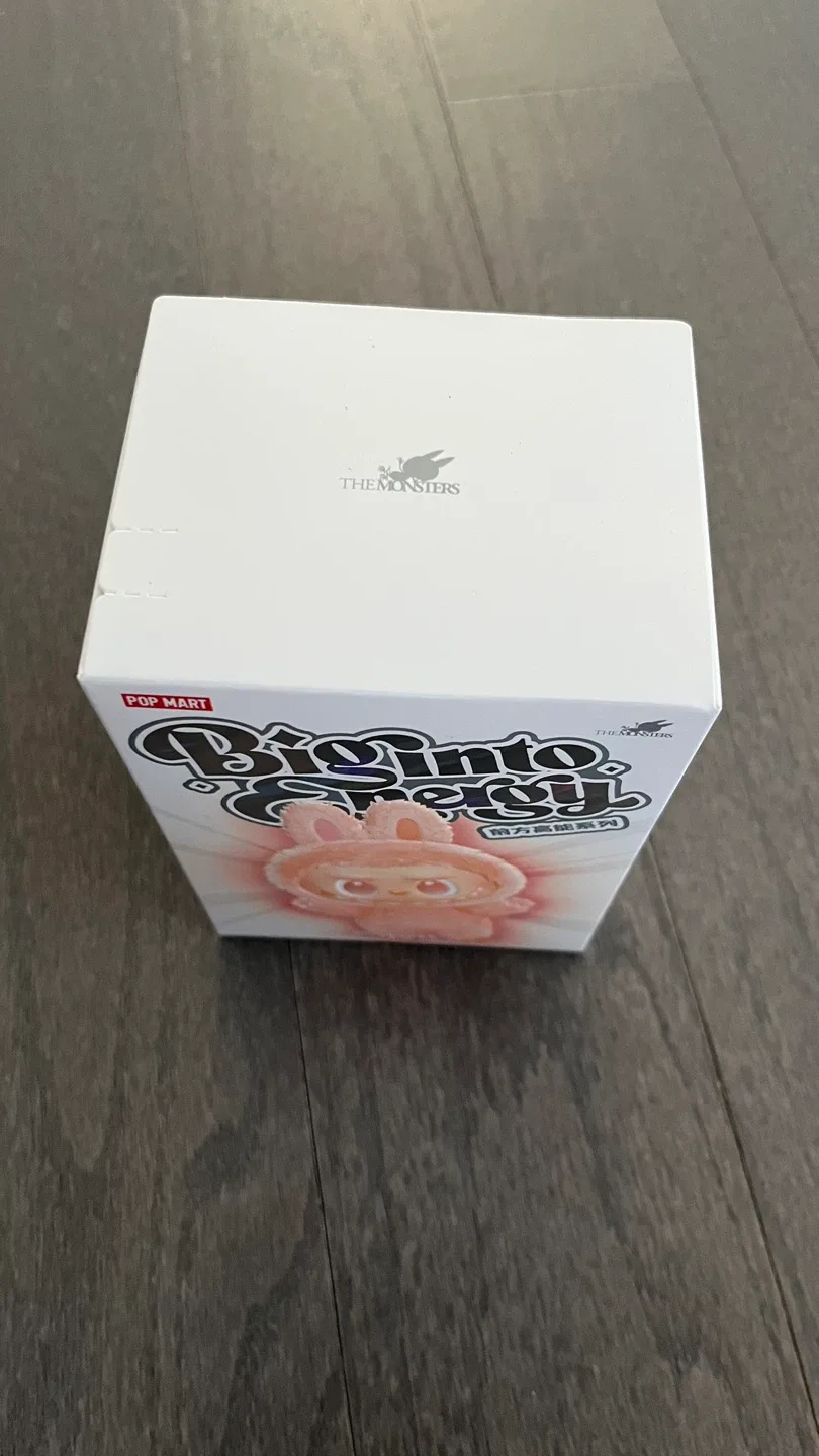 Labubu Big Into Energy - Secret (brand new sealed) image indicator(2)