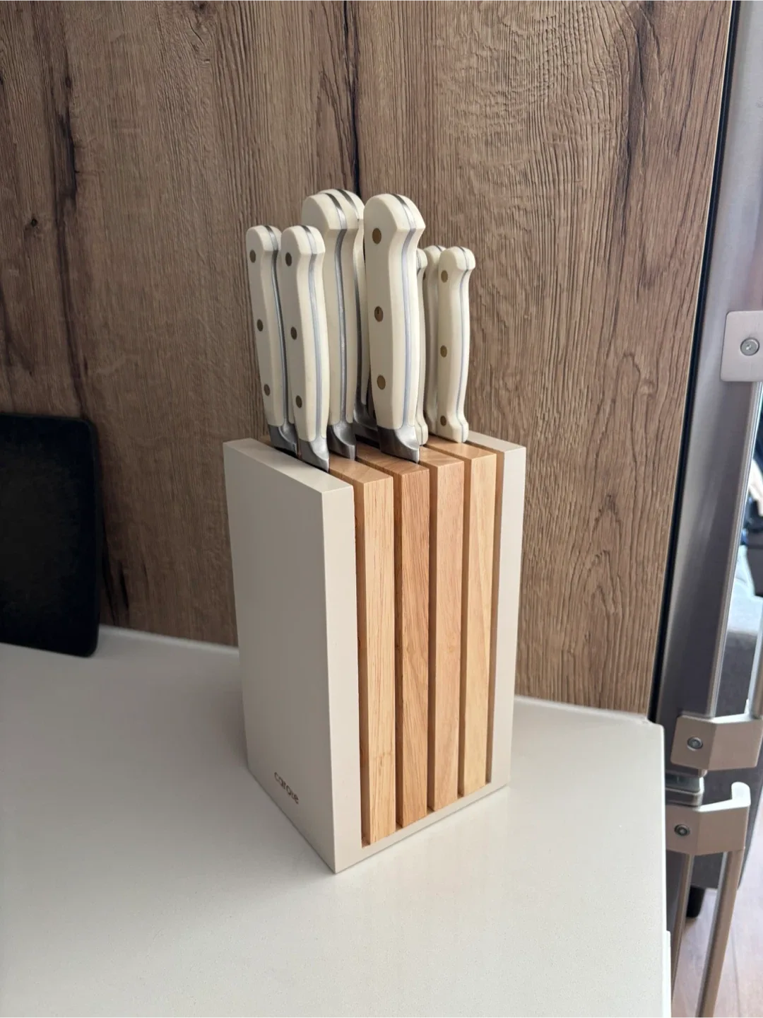 Like New 11 pc Knife Set White Wood Magnetic Block by Carote thumbnail