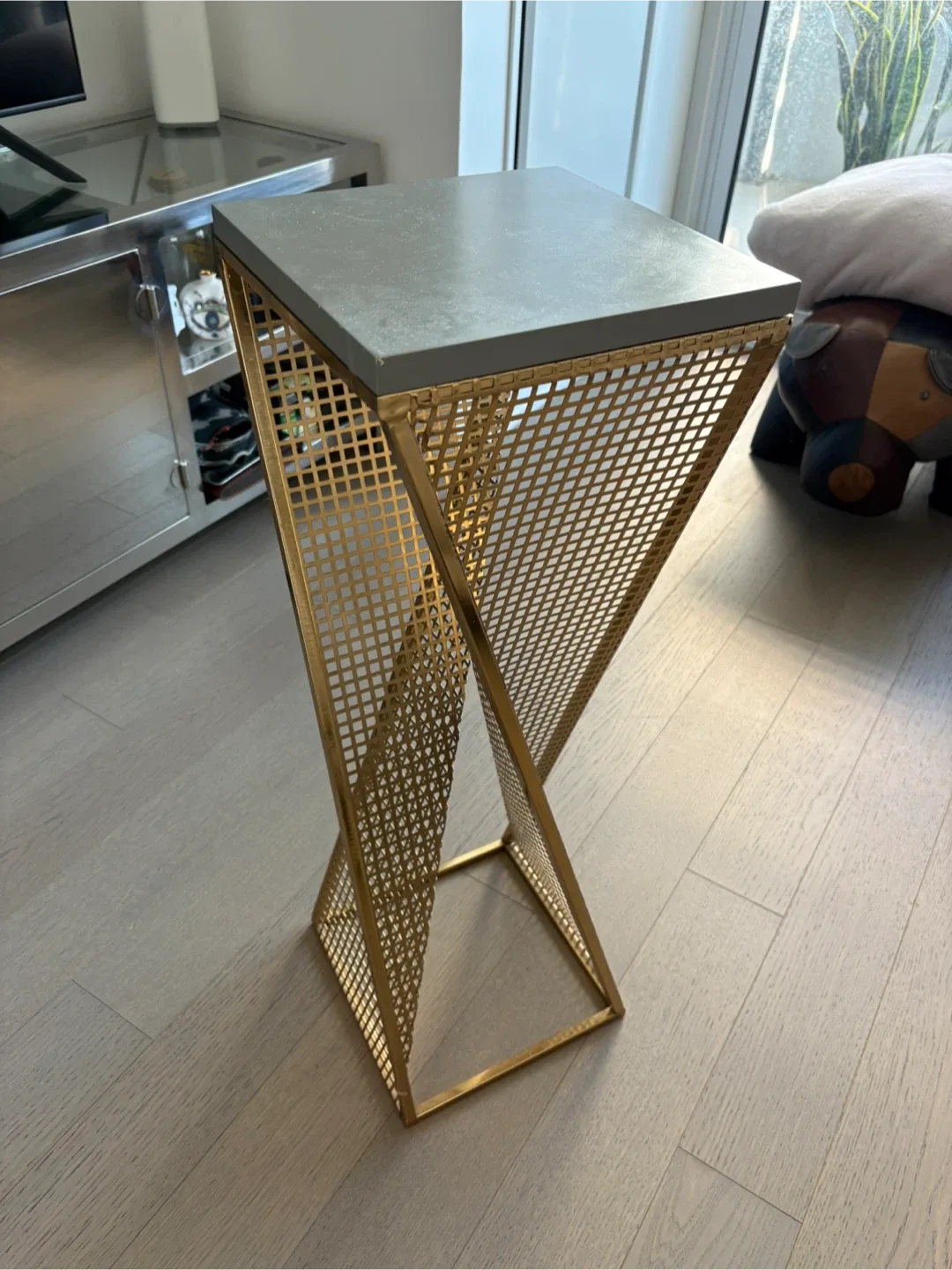 Gold Accent Table image indicator(2)