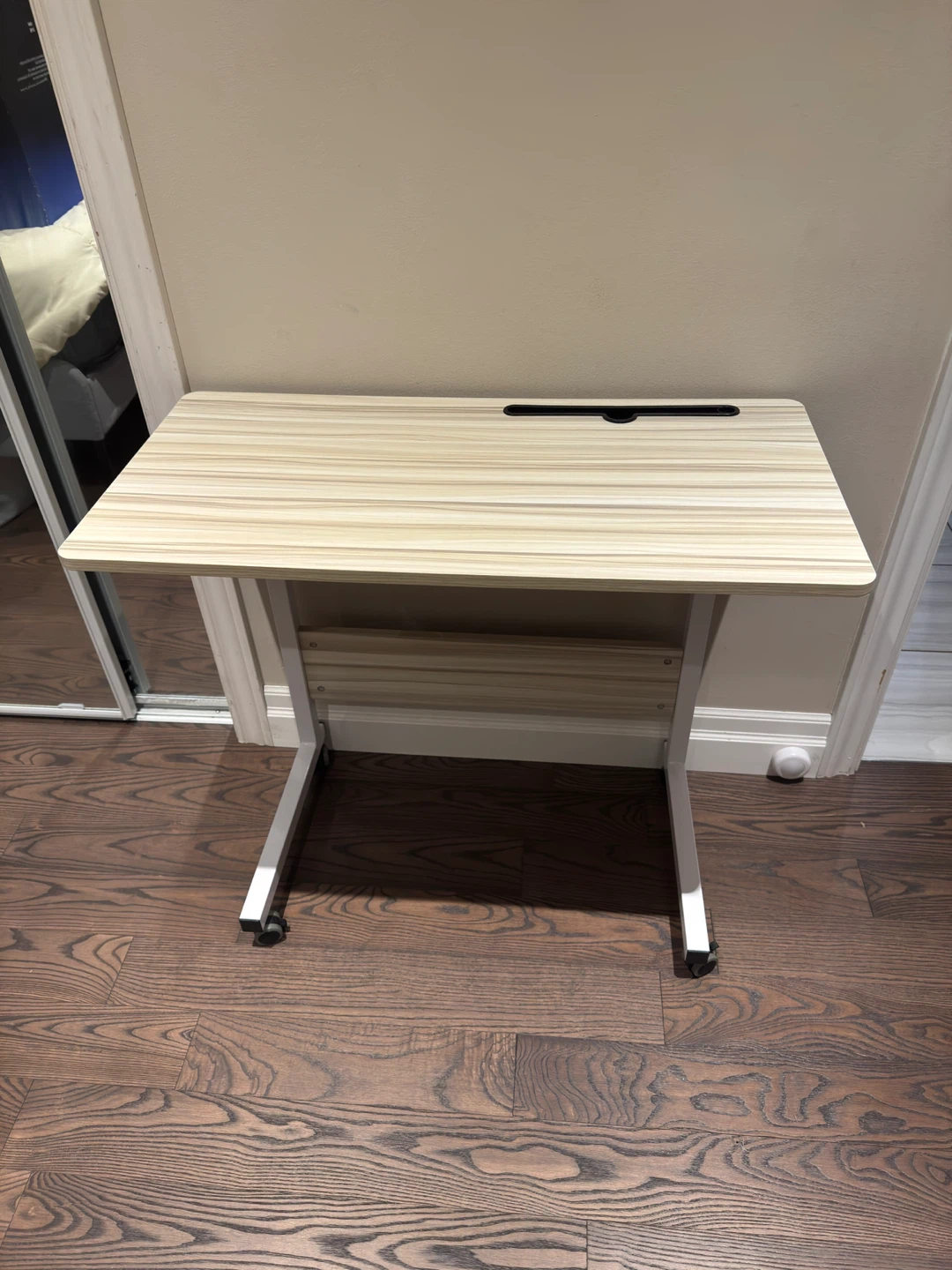 SDHYL Mobile Stand Up Desk Adjustable Laptop Desk with Wheels
