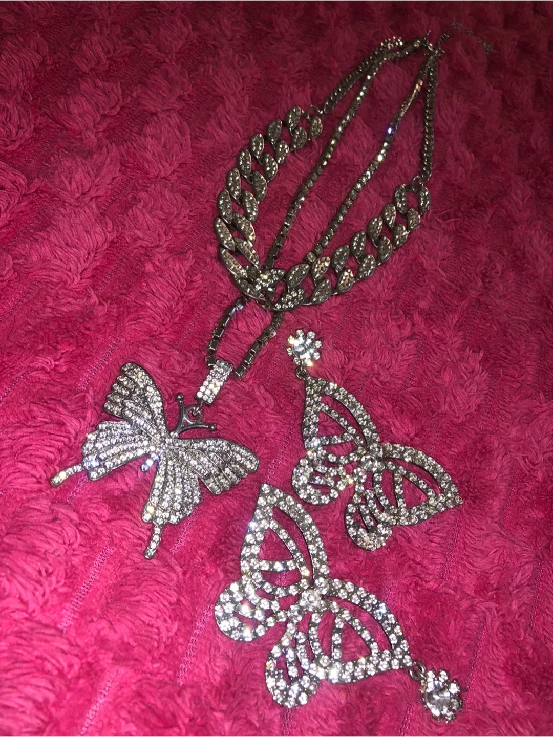 Necklace & Earring Set (OPEN TO OFFERS) thumbnail