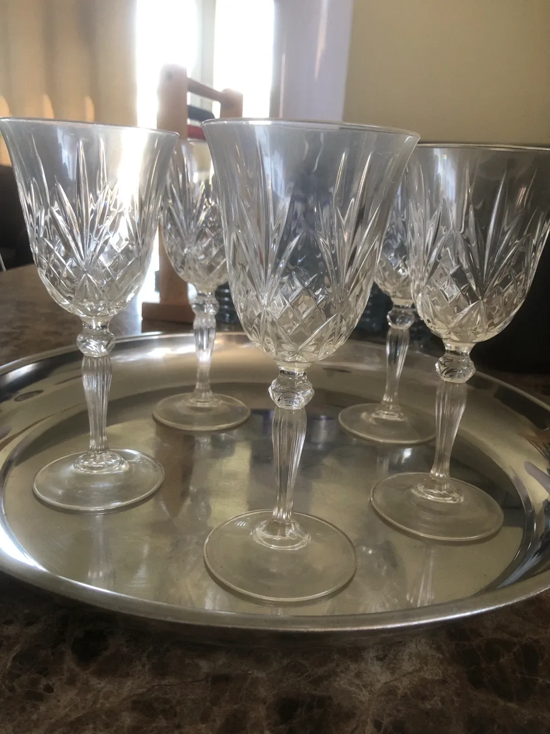 Crystal Wine Glasses (5) image indicator(4)