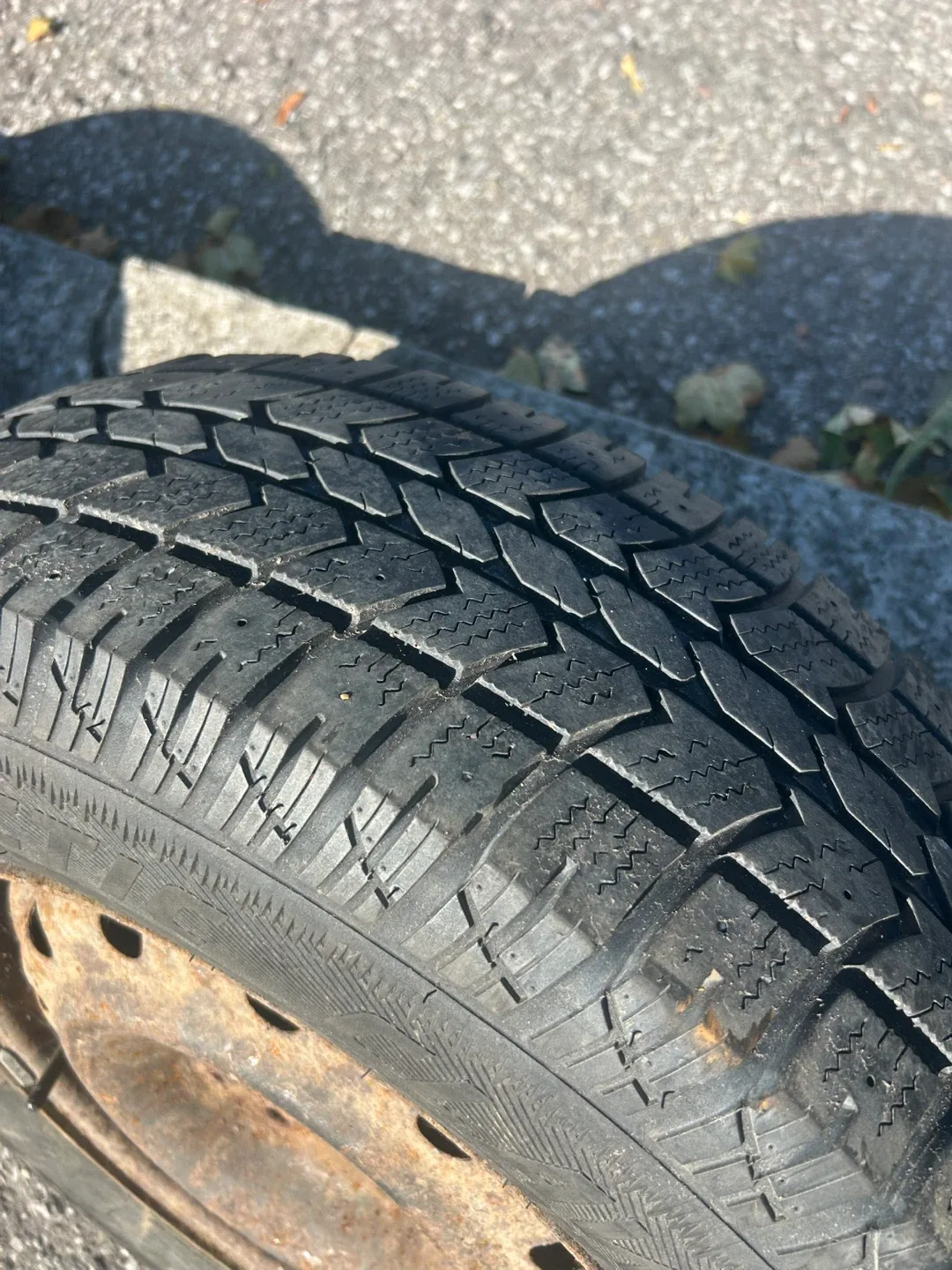 Set of 4 Winter Tires 225/75R16 image indicator(3)