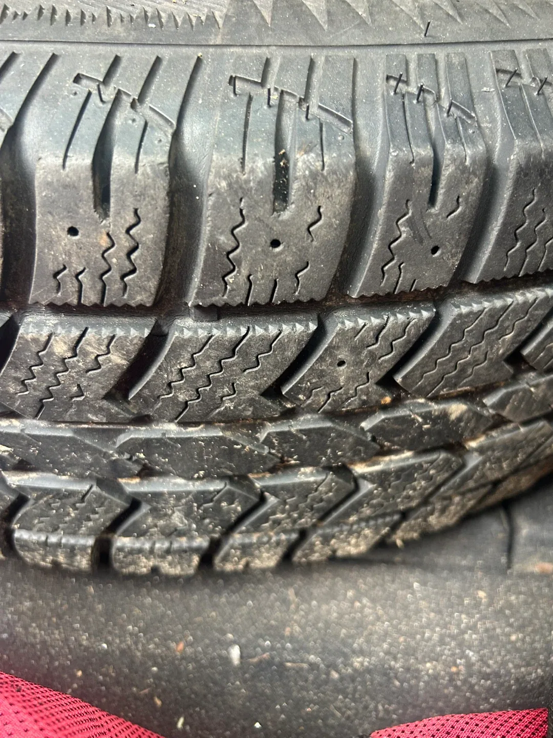 Set of 4 Winter Tires 225/75R16 image indicator(7)