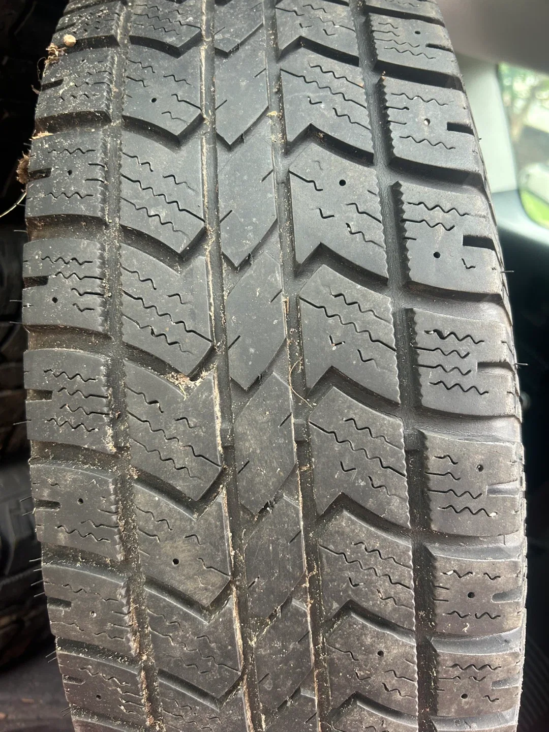 Set of 4 Winter Tires 225/75R16 image indicator(8)