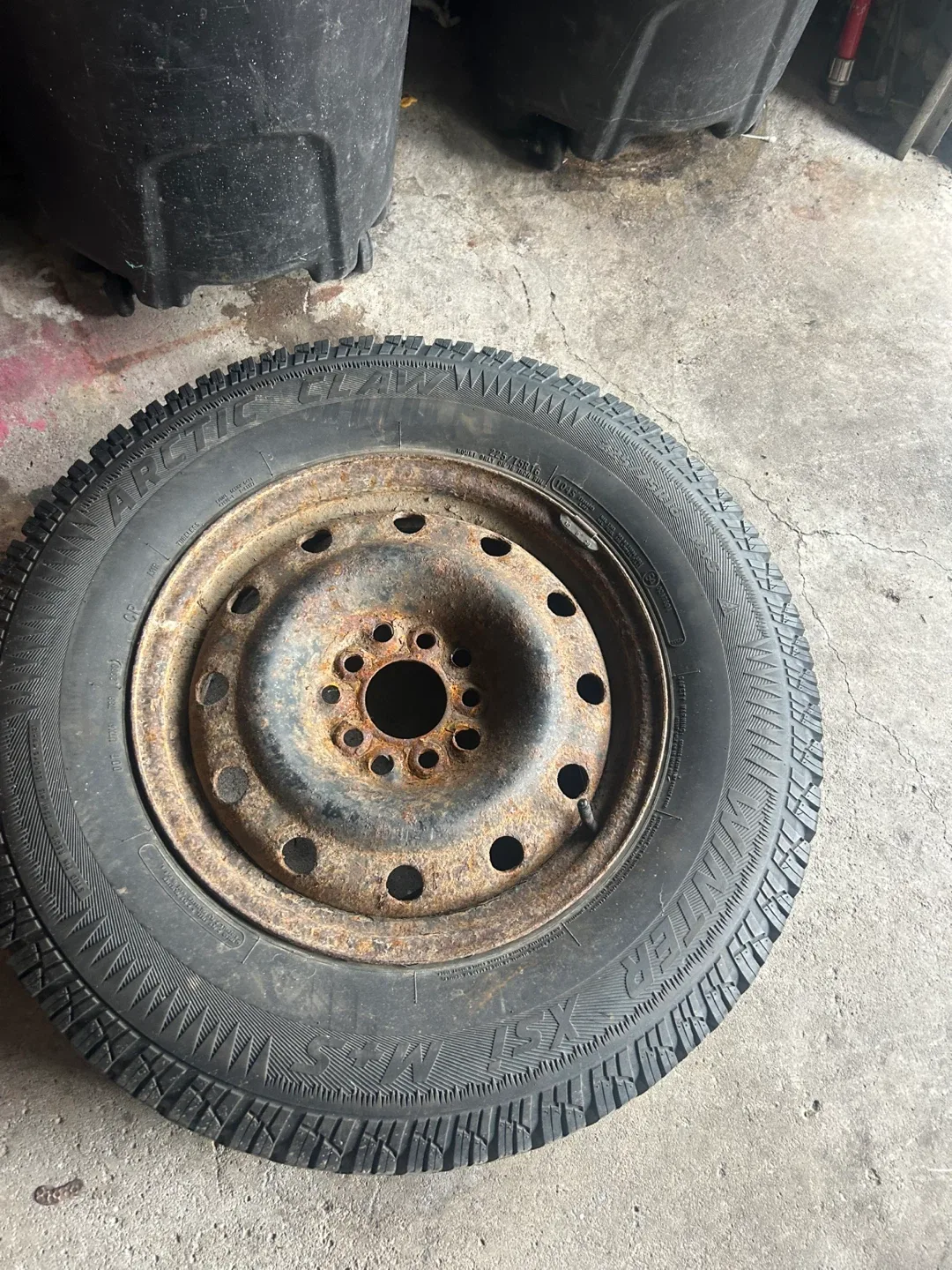 Set of 4 Winter Tires 225/75R16 image indicator(10)