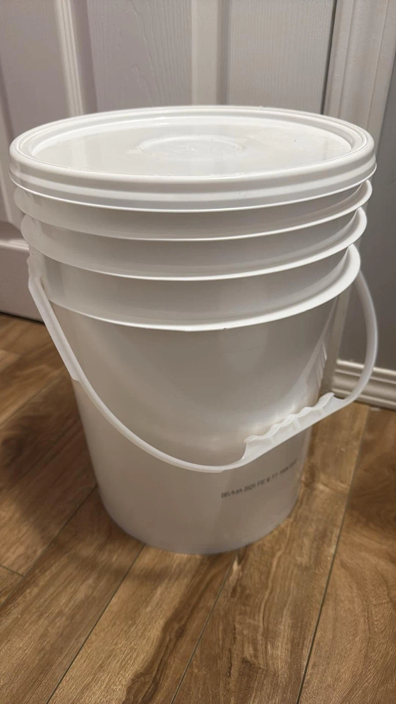 20L Food Grade Plastic Buckets with Lids - photo 2