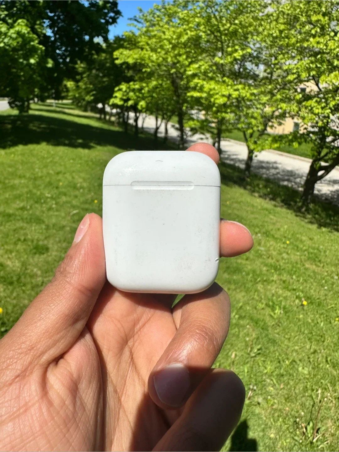Apple AirPods 2nd generation Charging Case - White thumbnail