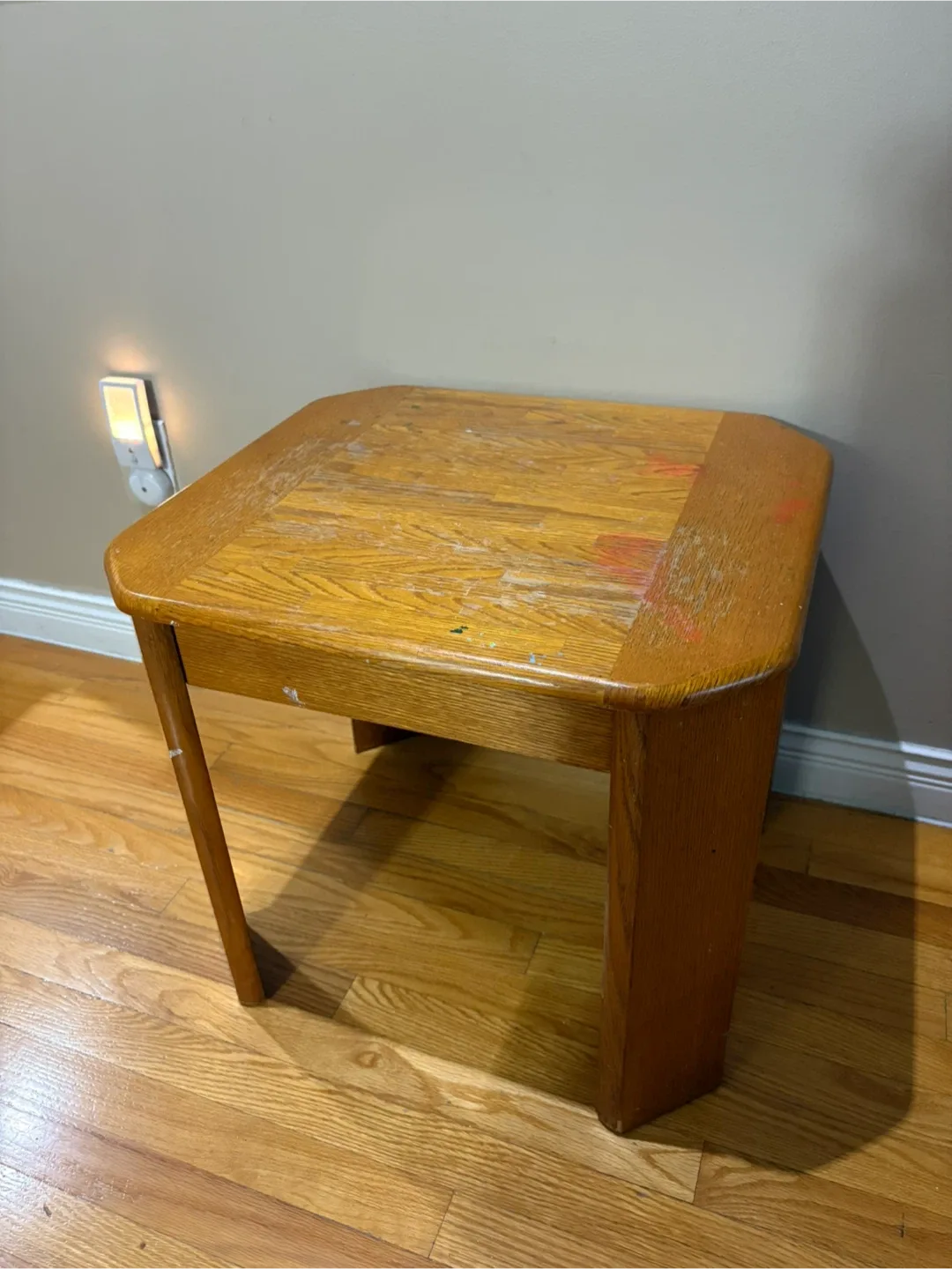 Real Oak End Table thumbnail