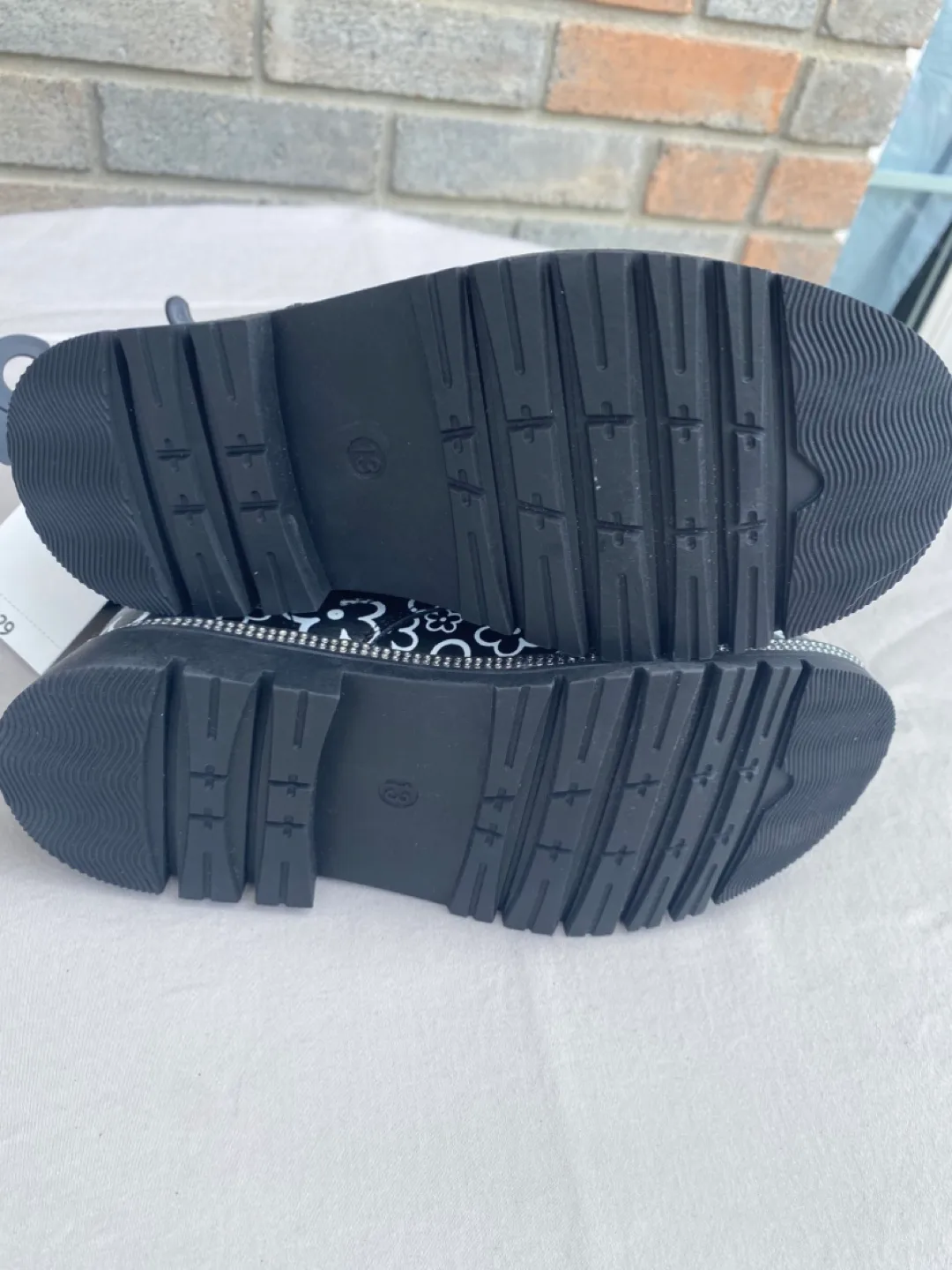 George Black & White Floral girl Boots - Size US 13 kids shoes image indicator(3)