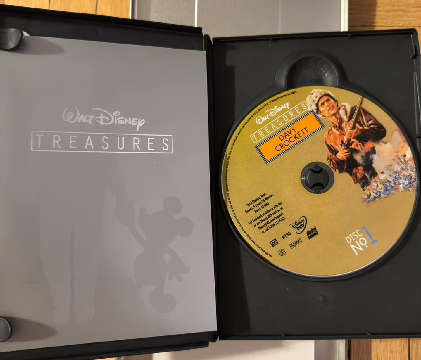 Walt Disney Treasures: Davy Crockett DVD Set - photo 2
