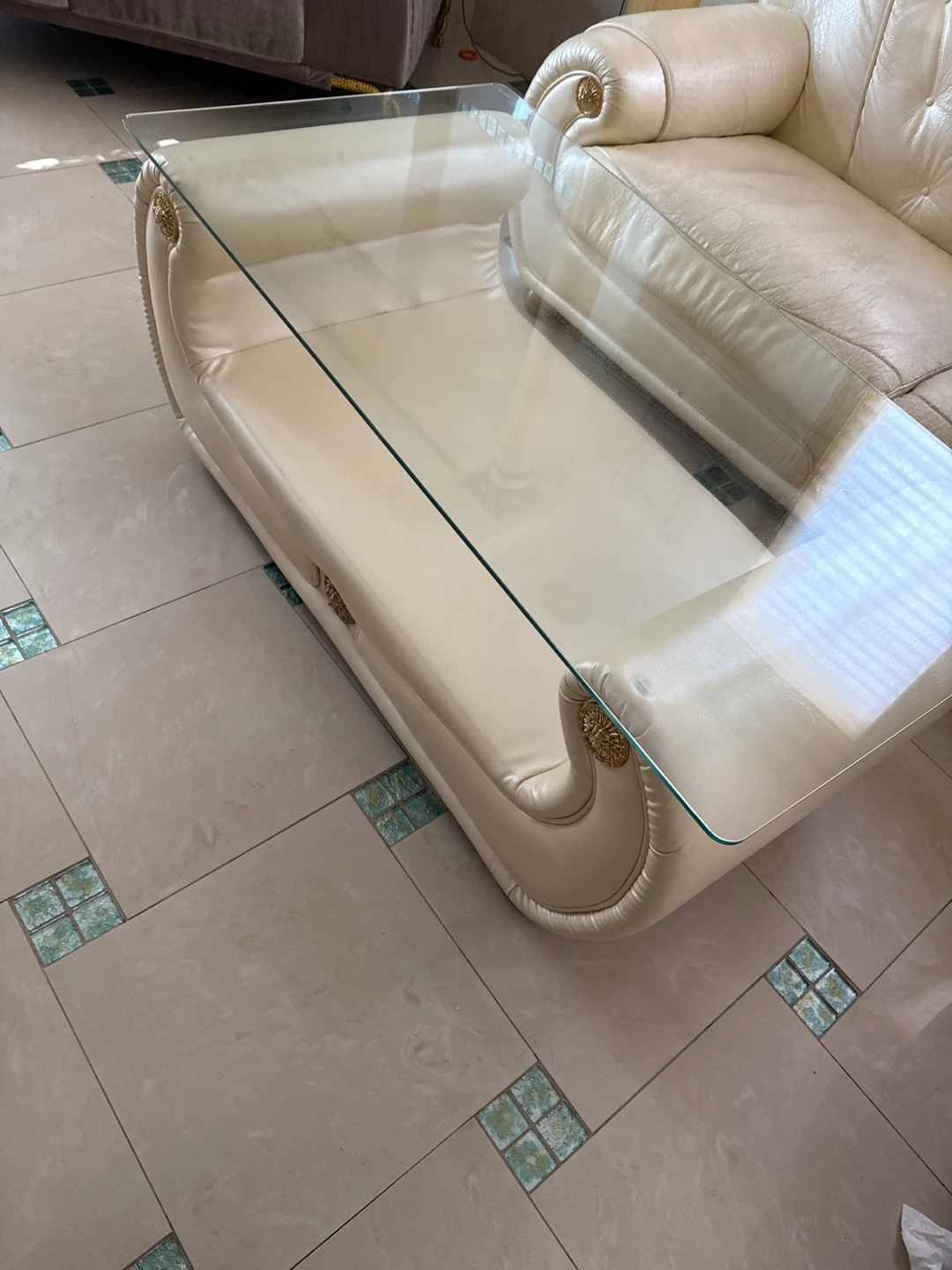Cream Leather & Glass Coffee Table - photo 3