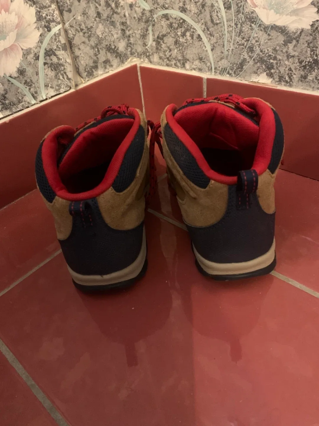 Boys Columbia boots image indicator(3)