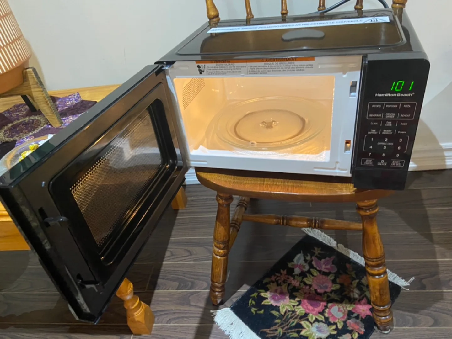 Hamilton Beach 0.7 cu ft Microwave - Black image indicator(9)