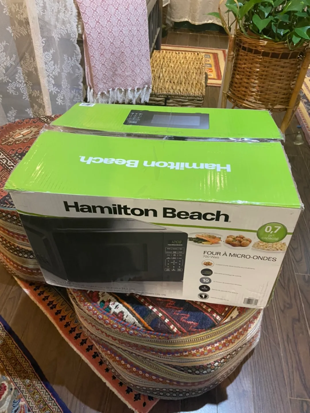 Hamilton Beach 0.7 cu ft Microwave - Black image indicator(2)