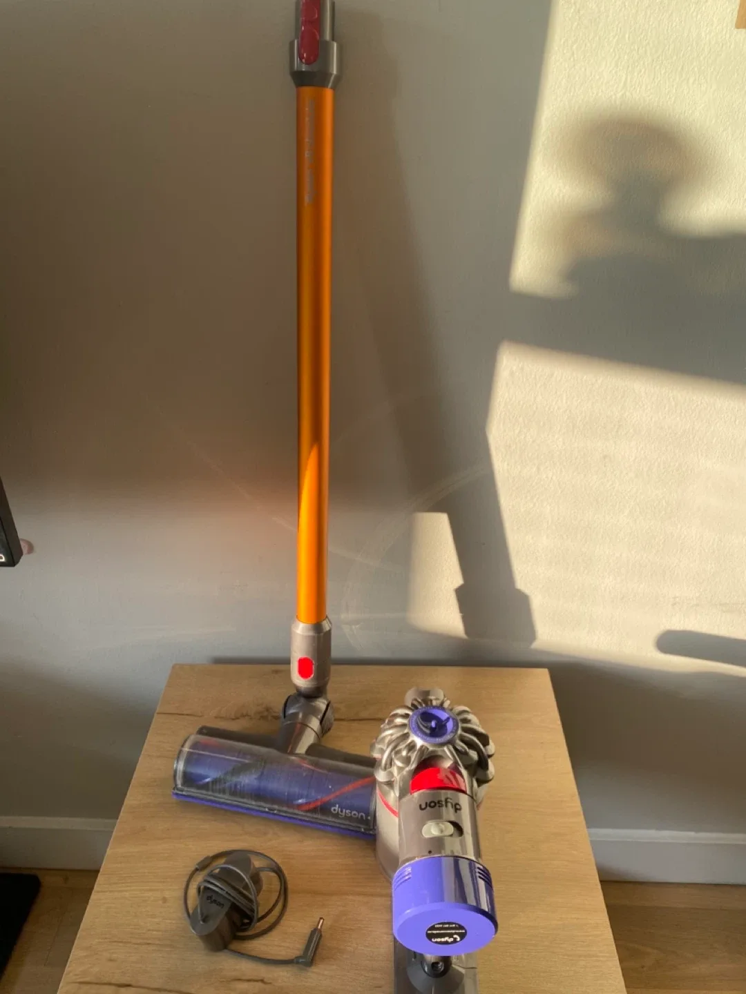 Dyson V8 Absolute Vacuum with Attachments image indicator(4)