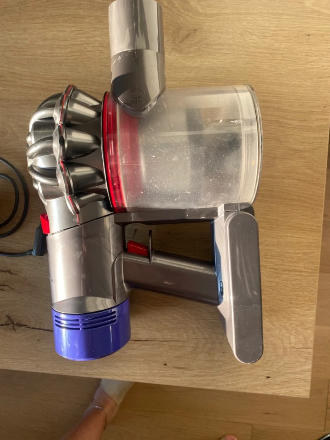 Dyson V8 Absolute Vacuum with Attachments image indicator(7)