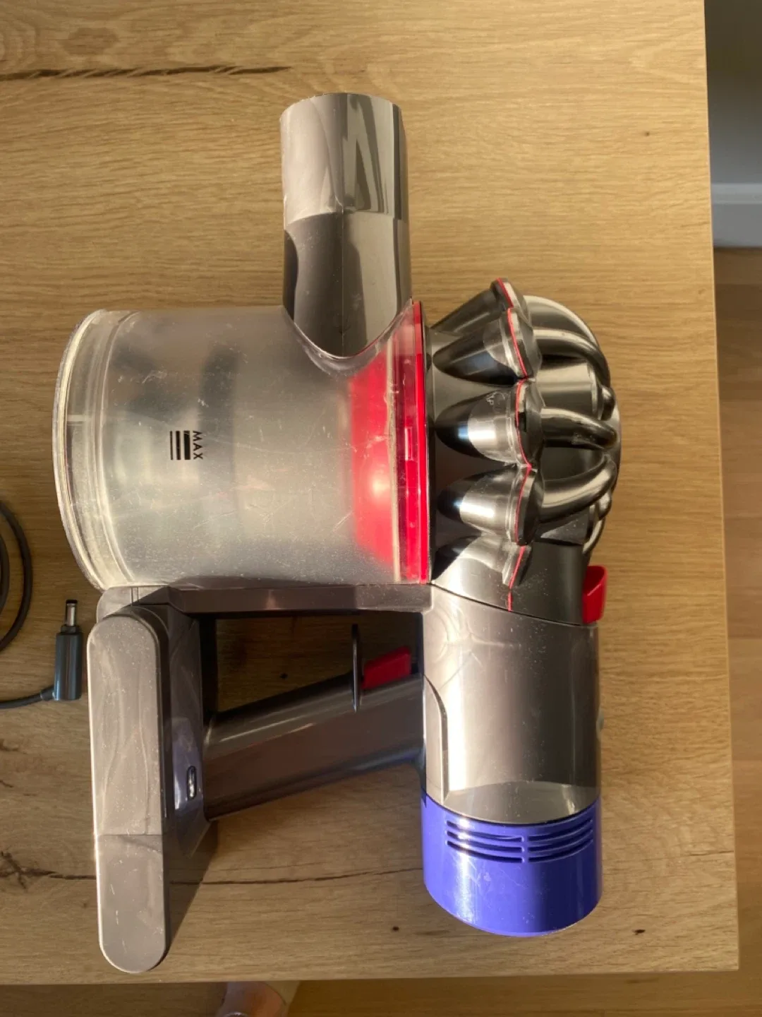 Dyson V8 Absolute Vacuum with Attachments image indicator(6)