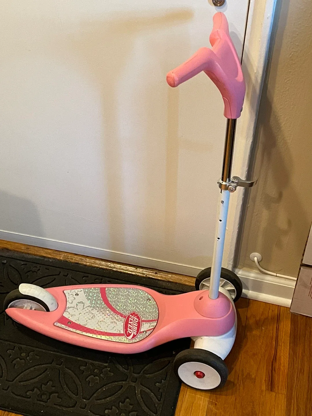 Girl scooter. Height adjustable handle. thumbnail
