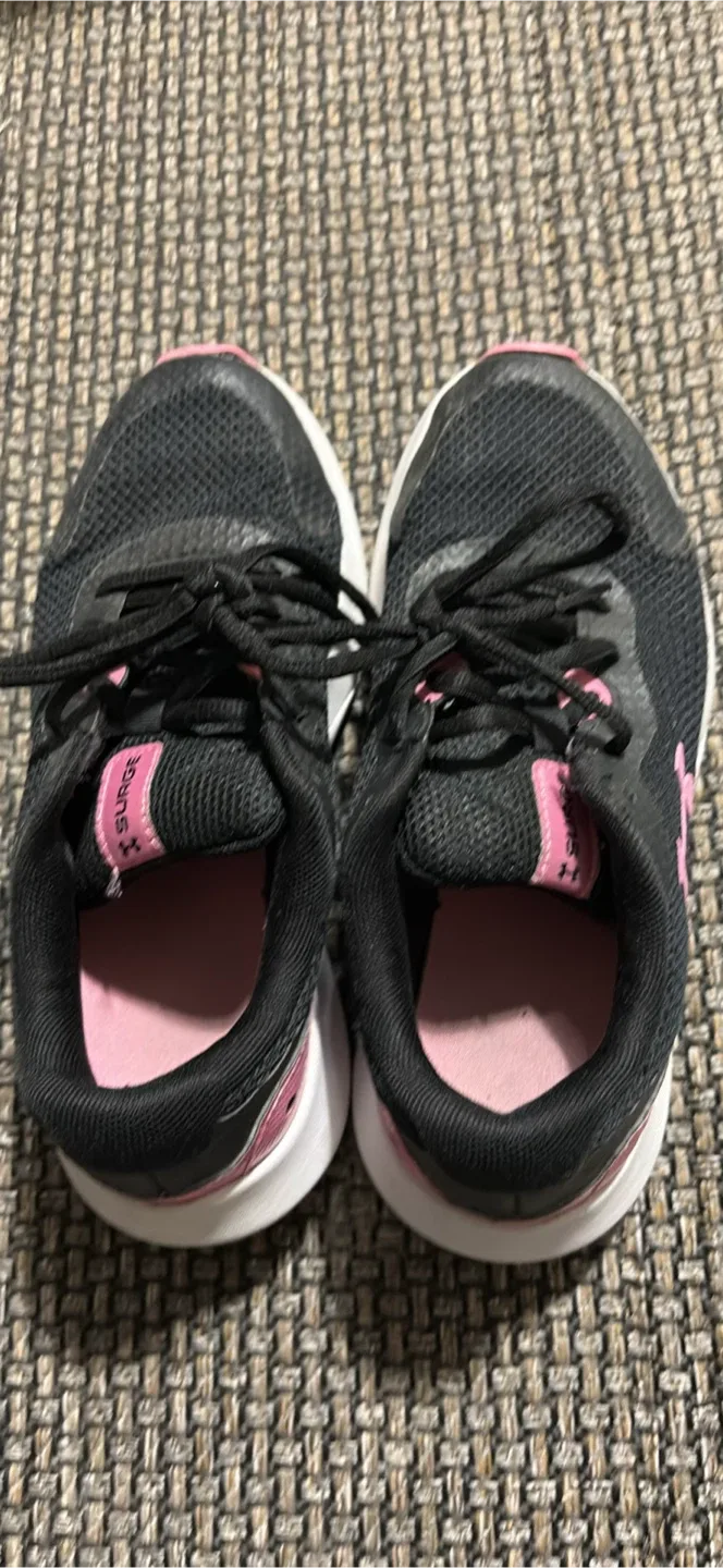 Under Armour Surge 3 Youth Running Shoes - Size 4.5Y thumbnail