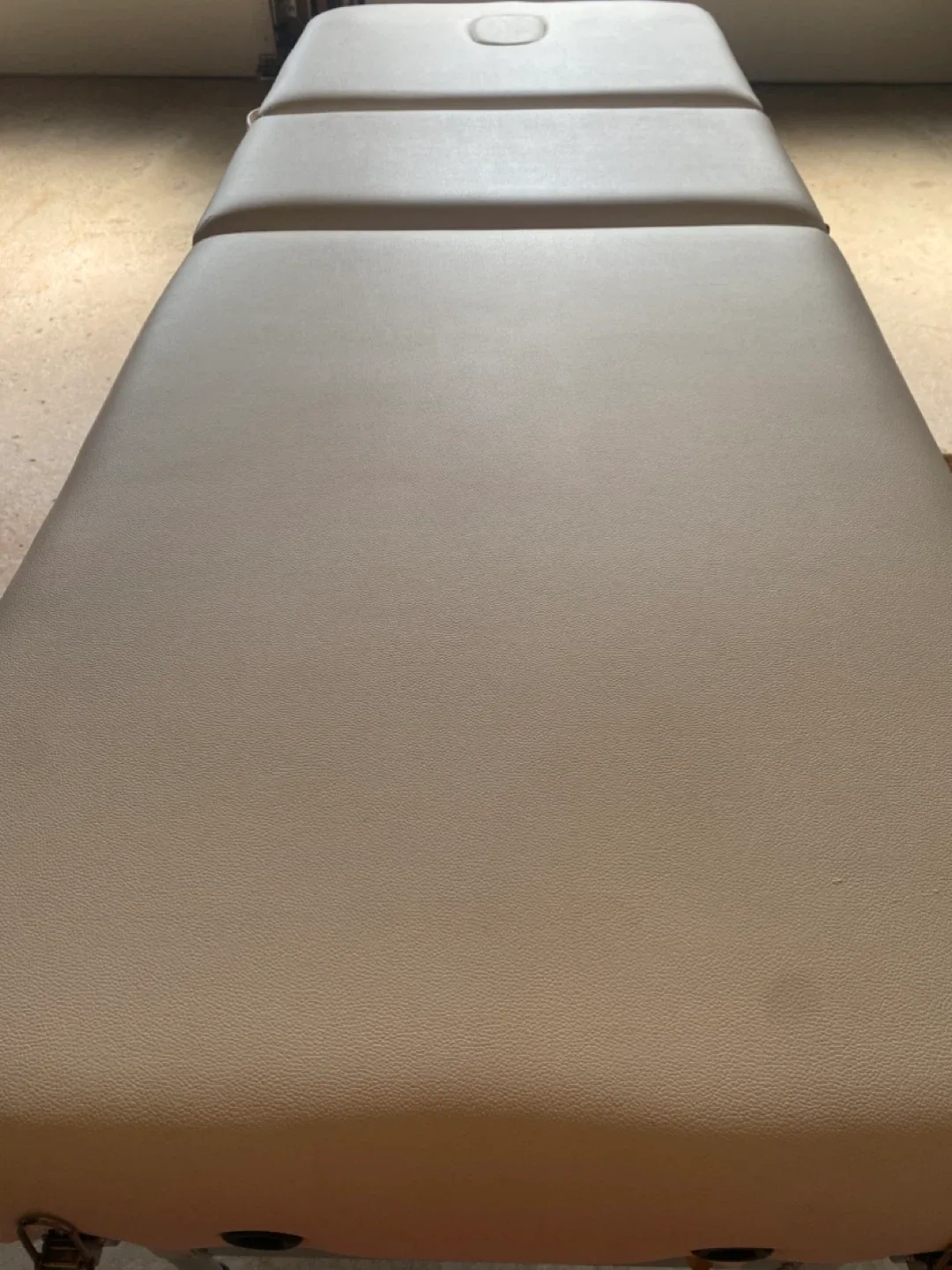 Portable Massage Table White image indicator(3)