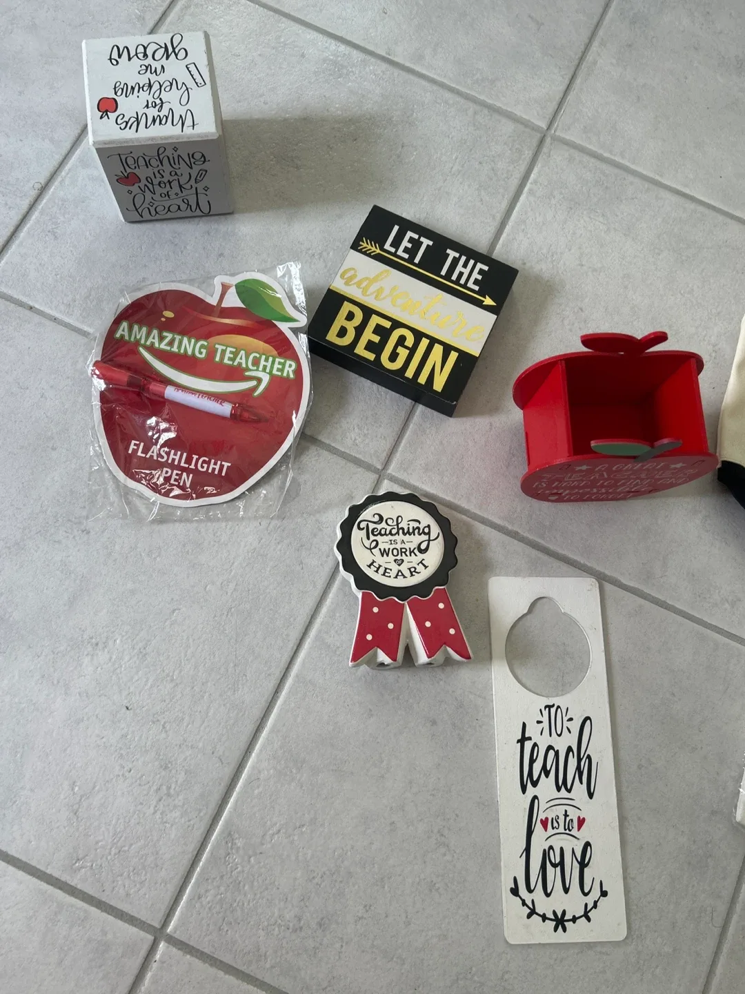 Teacher Gift Set image indicator(2)