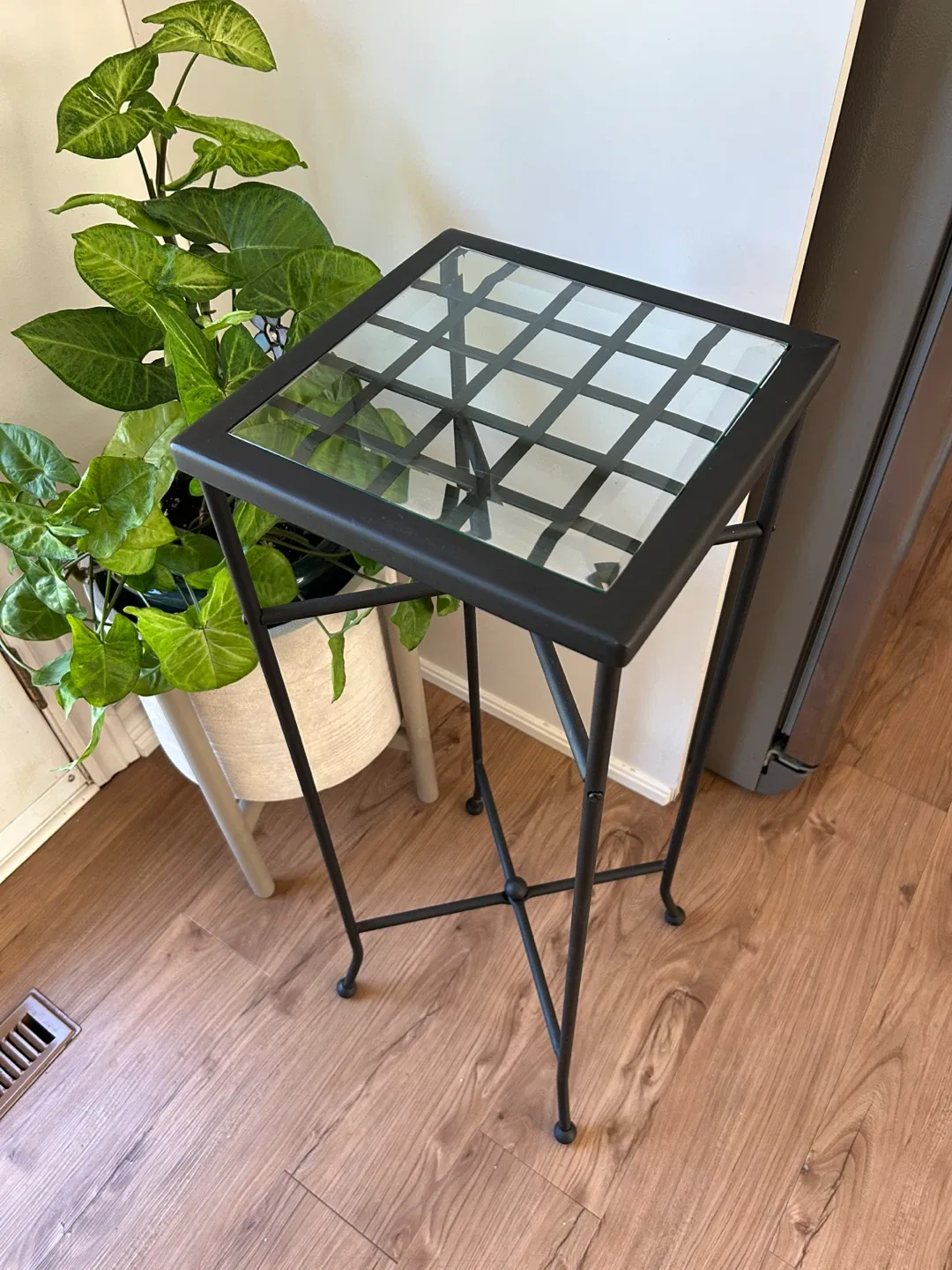 Black Metal Plant Stand with Glass Top image indicator(3)