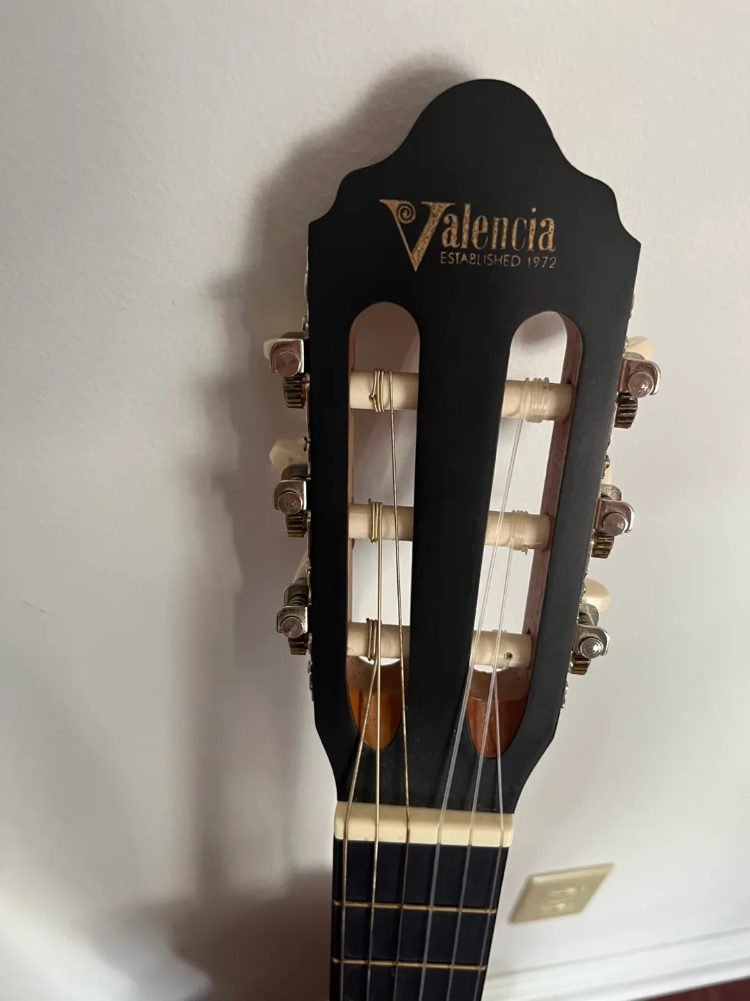 Valencia Classical Guitar with Case image indicator(2)