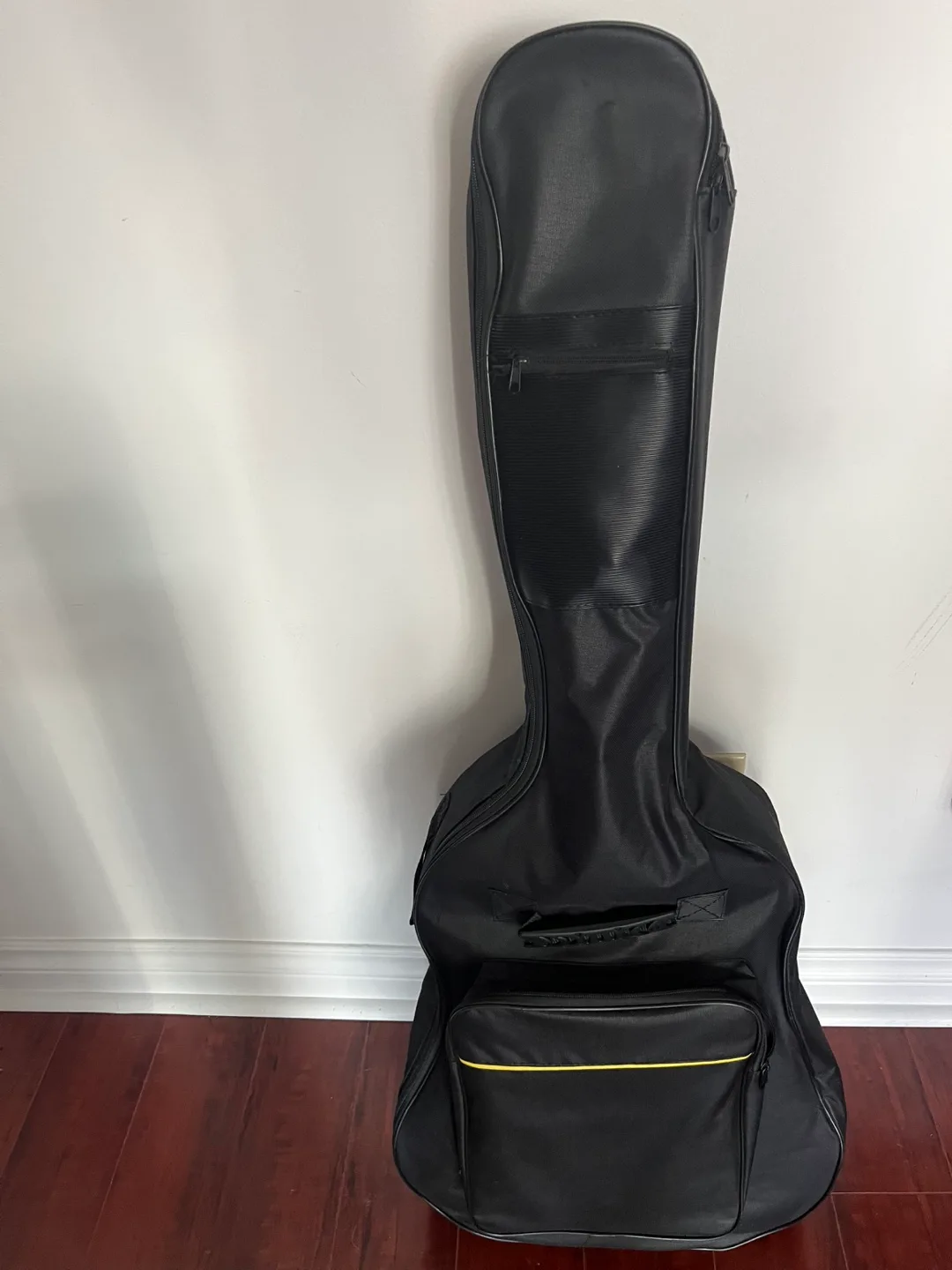 Valencia Classical Guitar with Case image indicator(3)