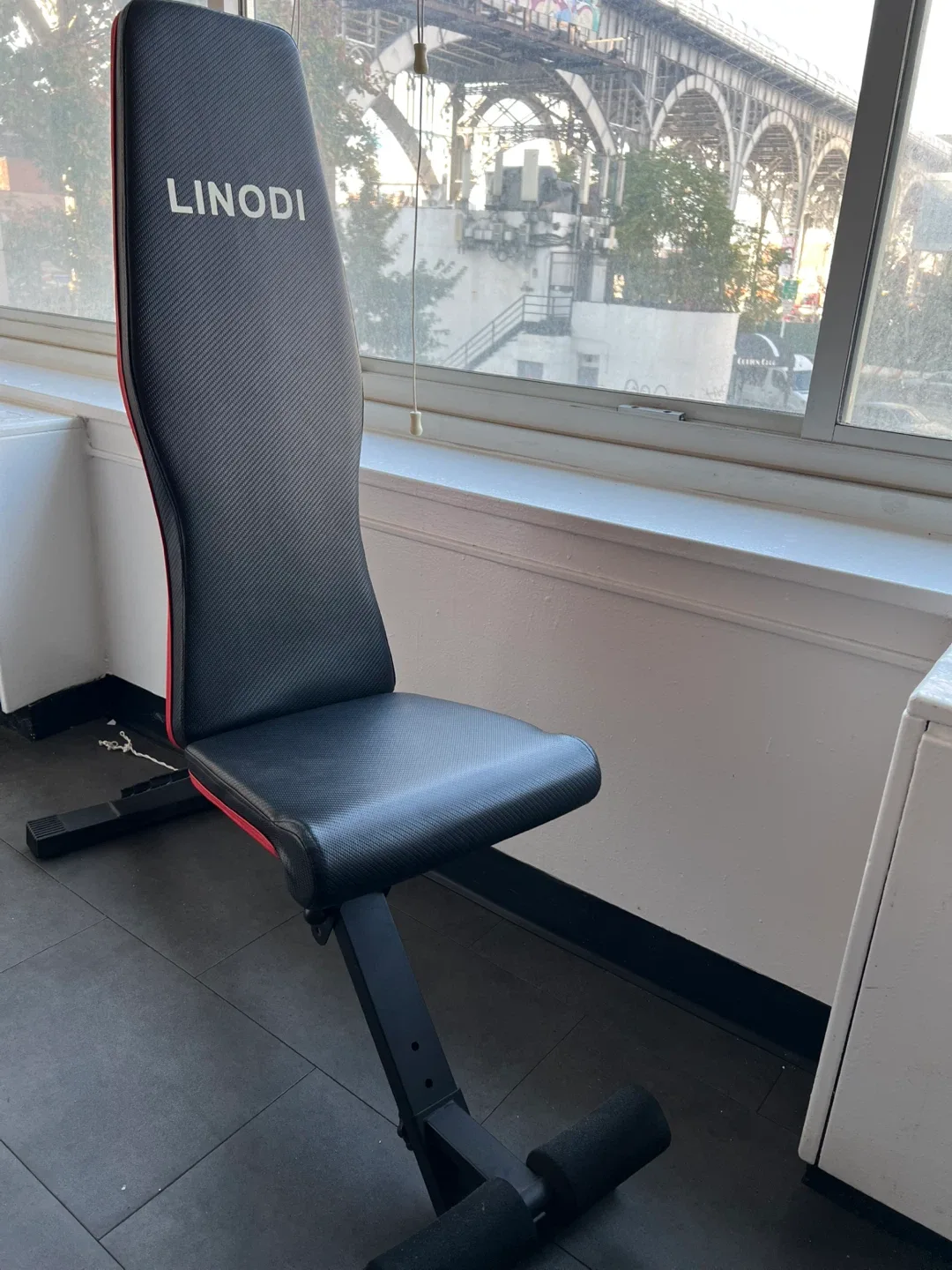 LINODI Adjustable Weight Bench - Black/Red thumbnail