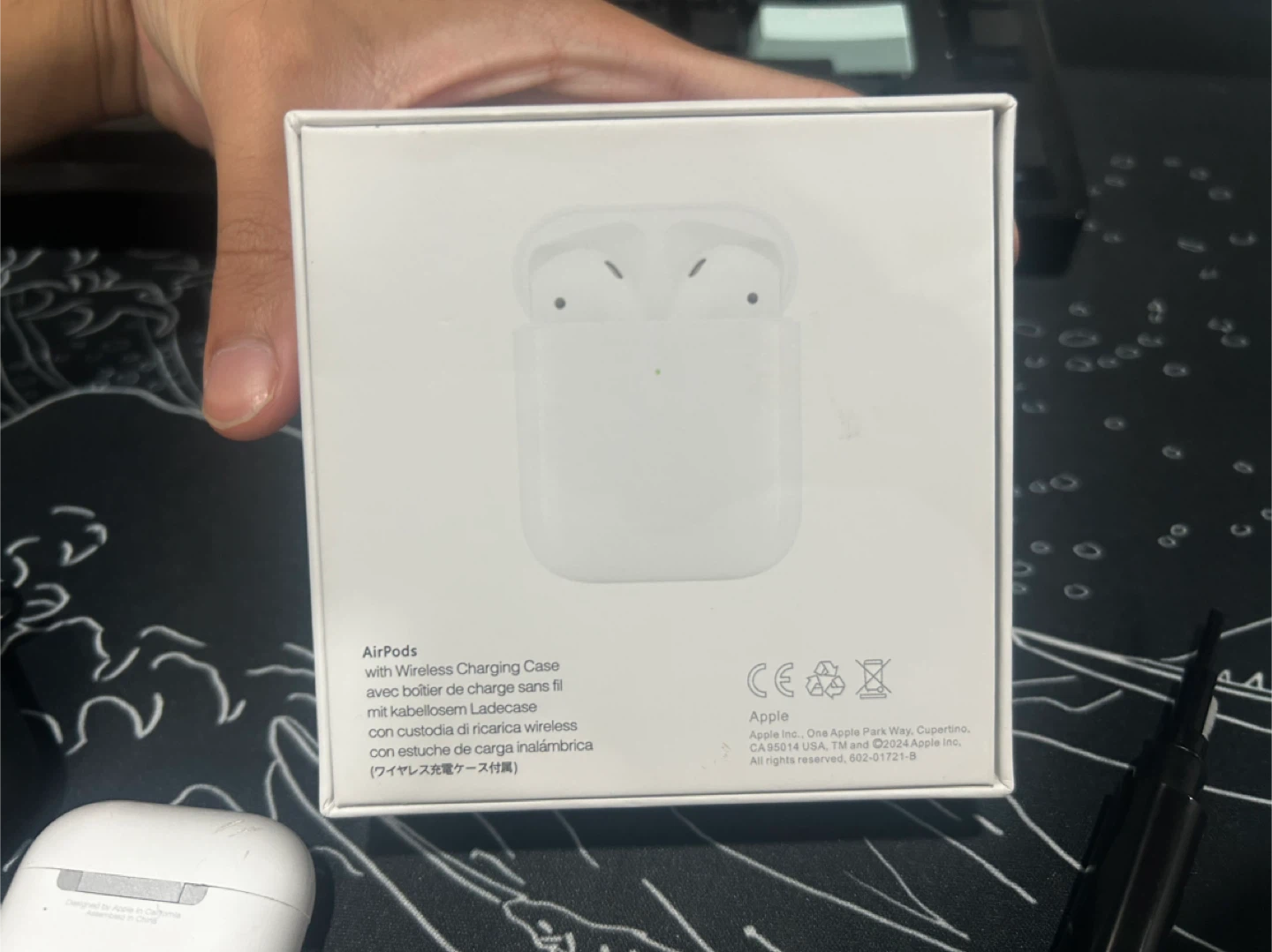 Apple AirPods with Wireless Charging Case