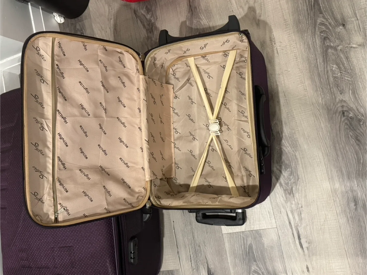 Highlite Purple Carry-On Suitcase image indicator(4)