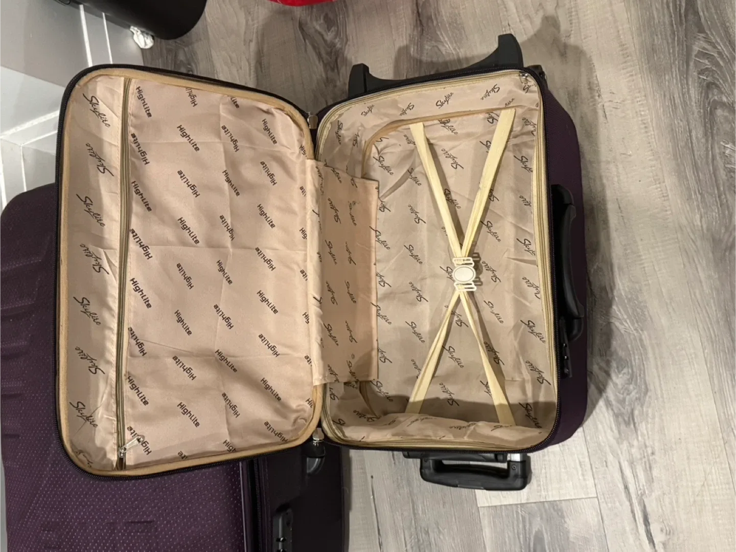 Highlite Purple Carry-On Suitcase image indicator(5)