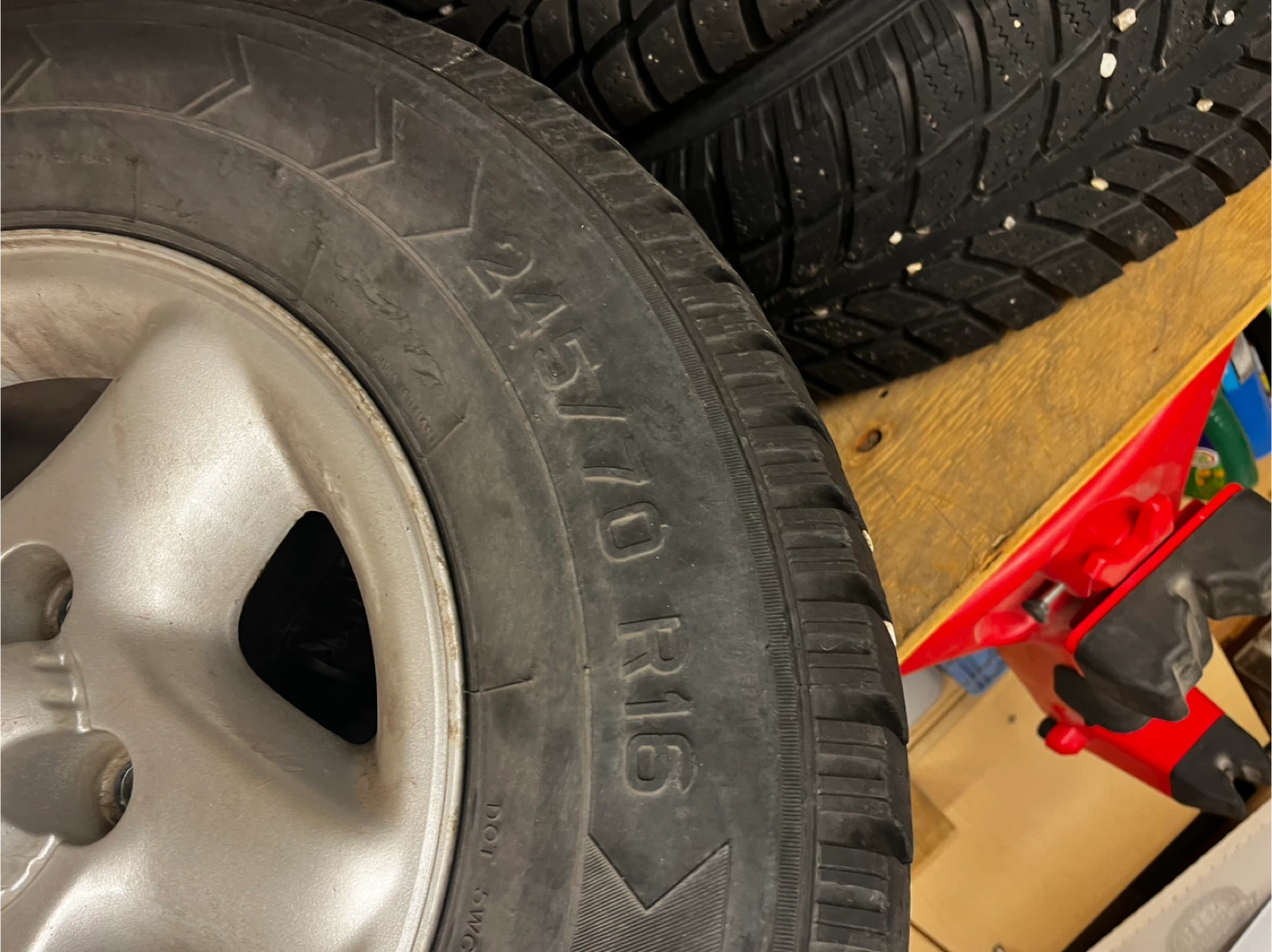 Set of 4 winter  Tires  and wheels 245/70R16 - photo 3