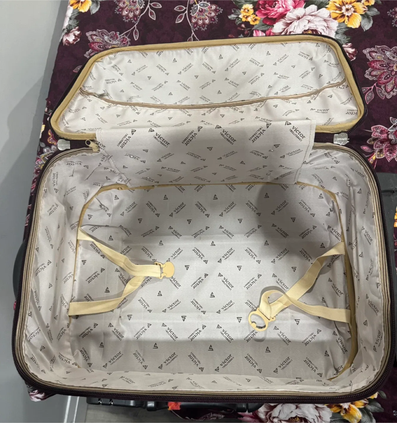 Victor Trolly Bags Suitcase Cabin Bag image indicator(4)