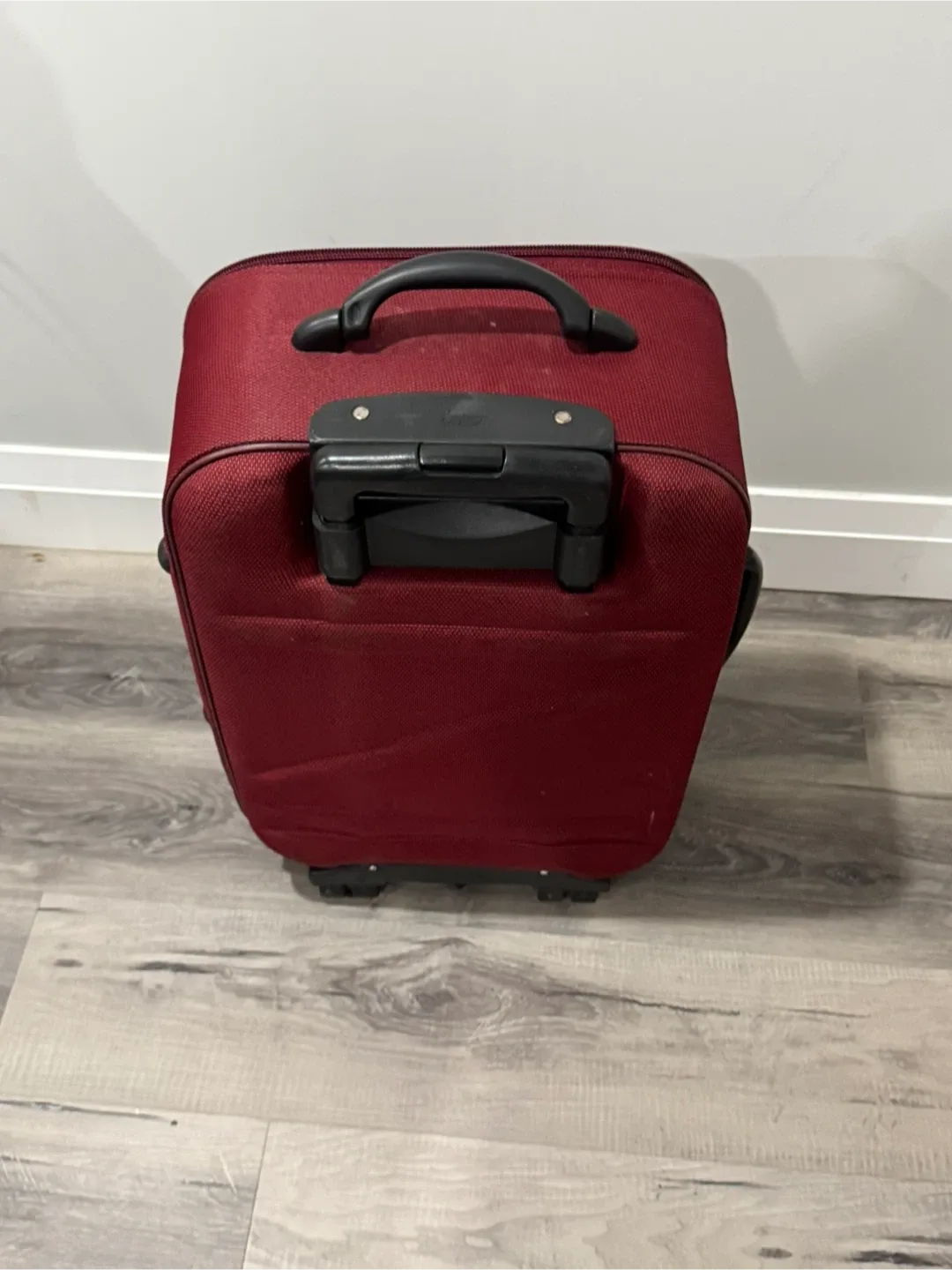 Victor Carry-On Suitcase - Burgundy image indicator(5)