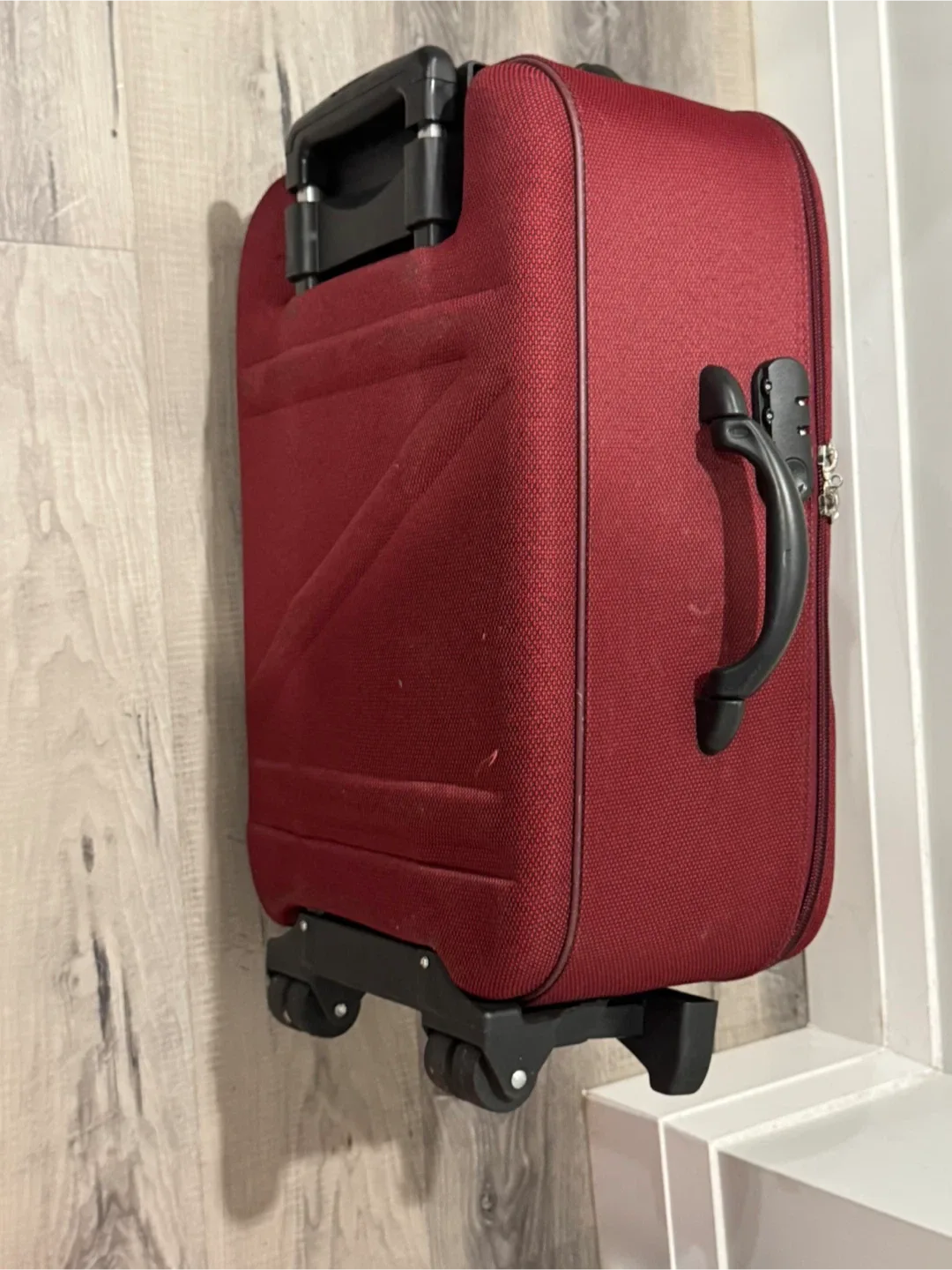 Victor Carry-On Suitcase - Burgundy image indicator(4)