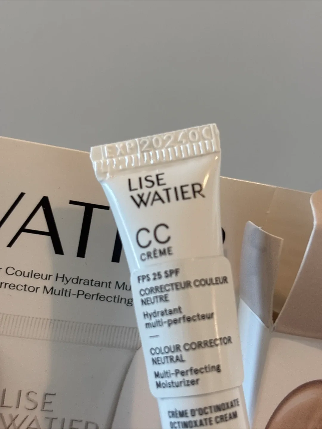 FREE Lise Watier CC Crème Colour image indicator(3)
