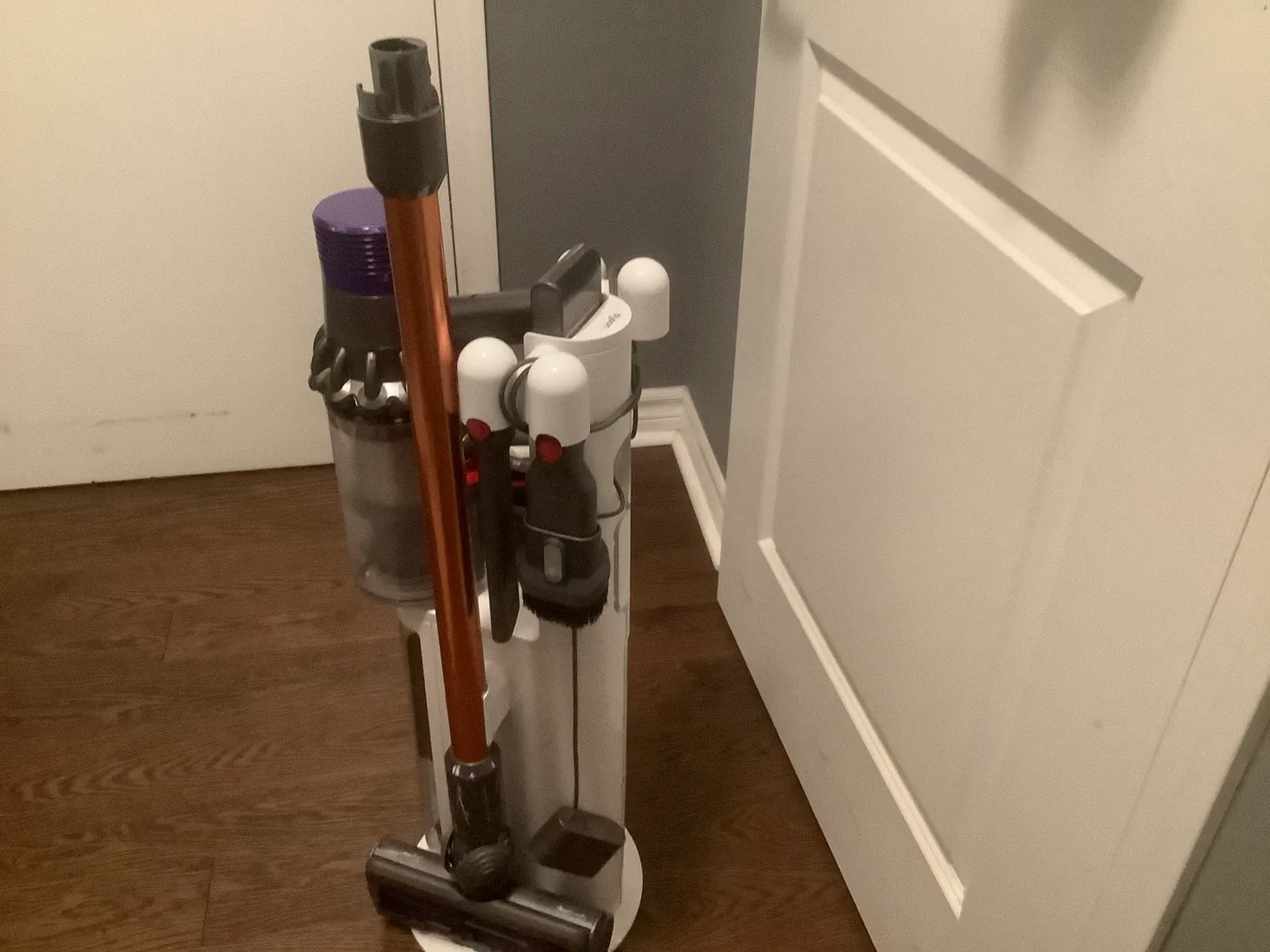 Dyson V10 Cordless Vacuum with Dock image indicator(3)