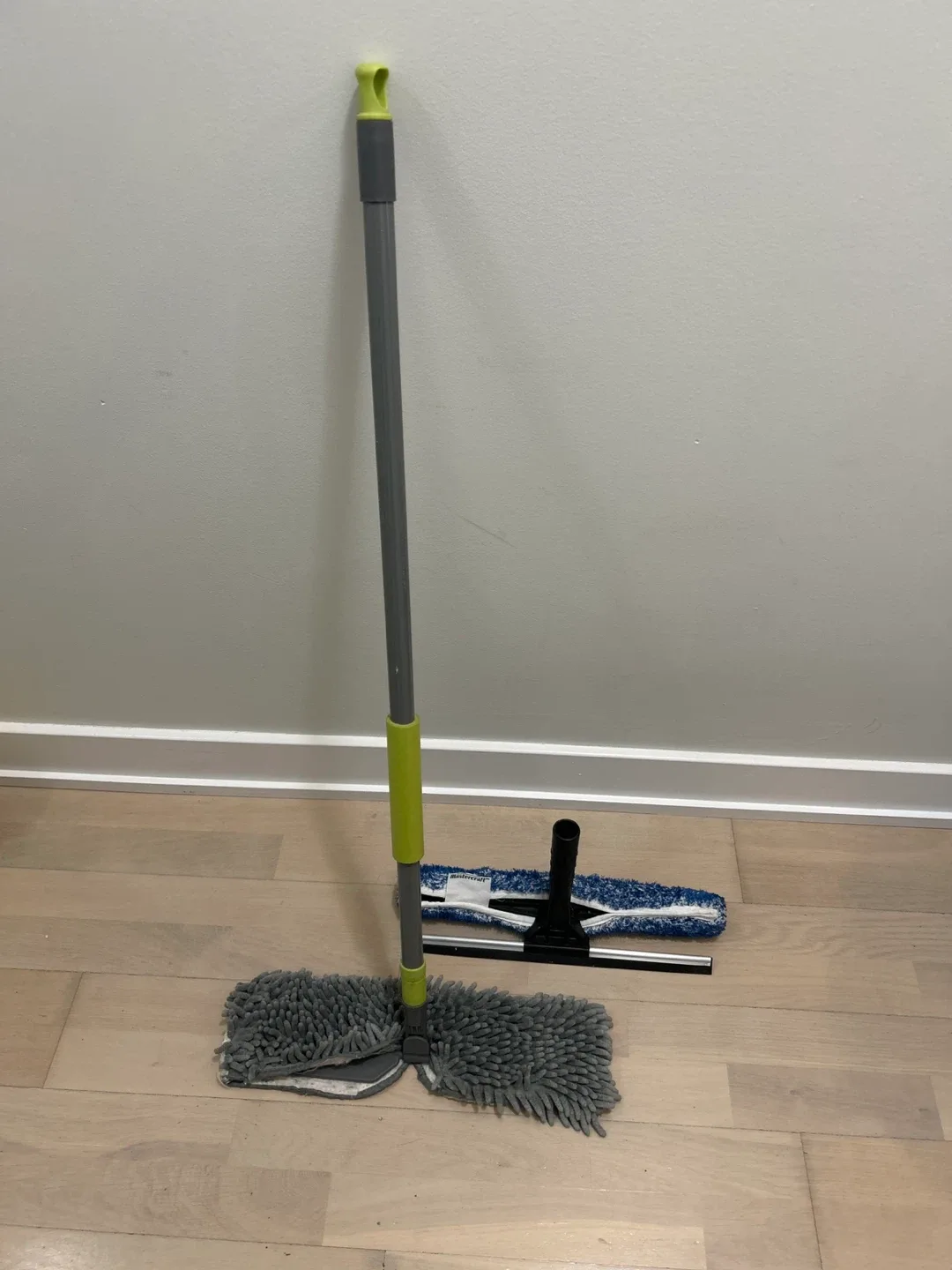 Microfibre Mop and Window Squeegee 🥕 thumbnail