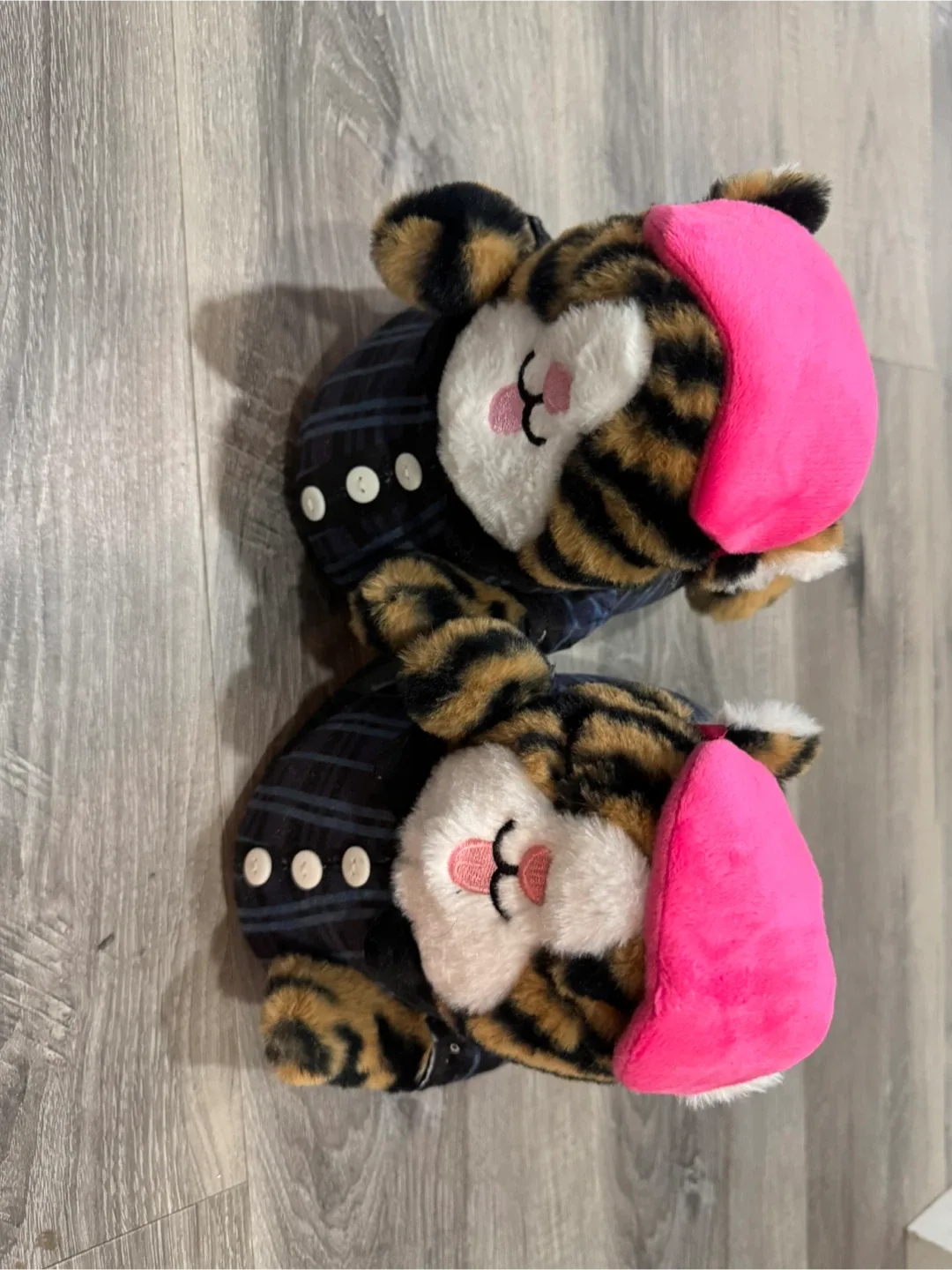 Tiger Character Slippers with Pink Beret image indicator(3)